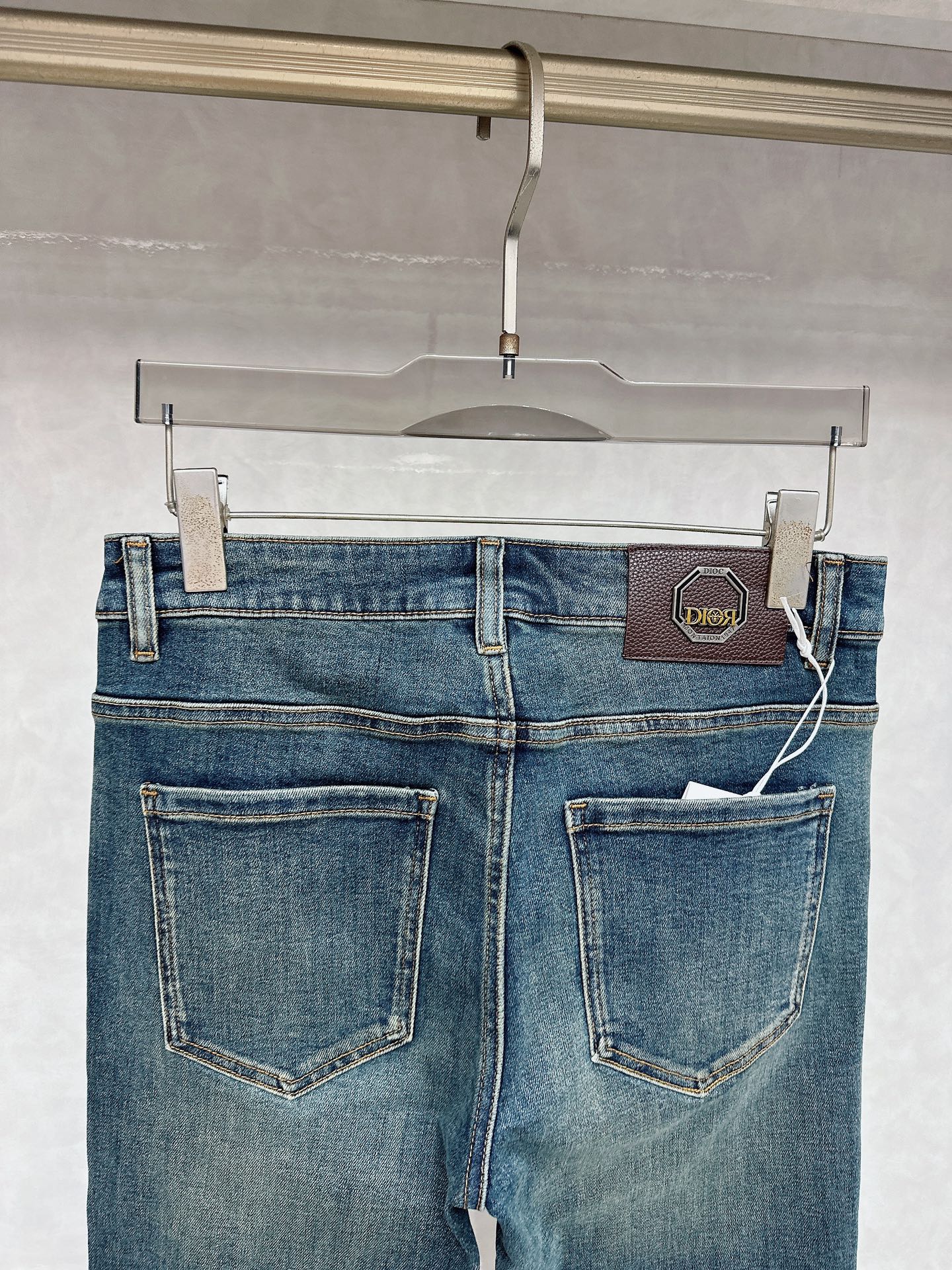 迪奥 2025秋冬🔥🔥新款现货上市，原单爆款牛仔裤👖超级定制款，原版五金，超级重工工艺，版型超赞👍细节做