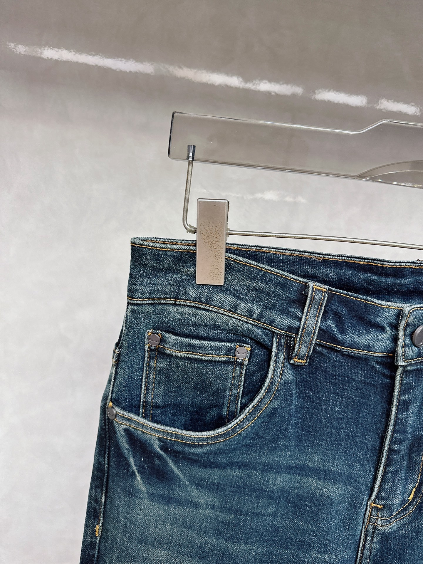 芬迪 2025秋冬🔥🔥新款现货上市，原单爆款牛仔裤👖超级定制款，原版五金，超级重工工艺，版型超赞👍细节做