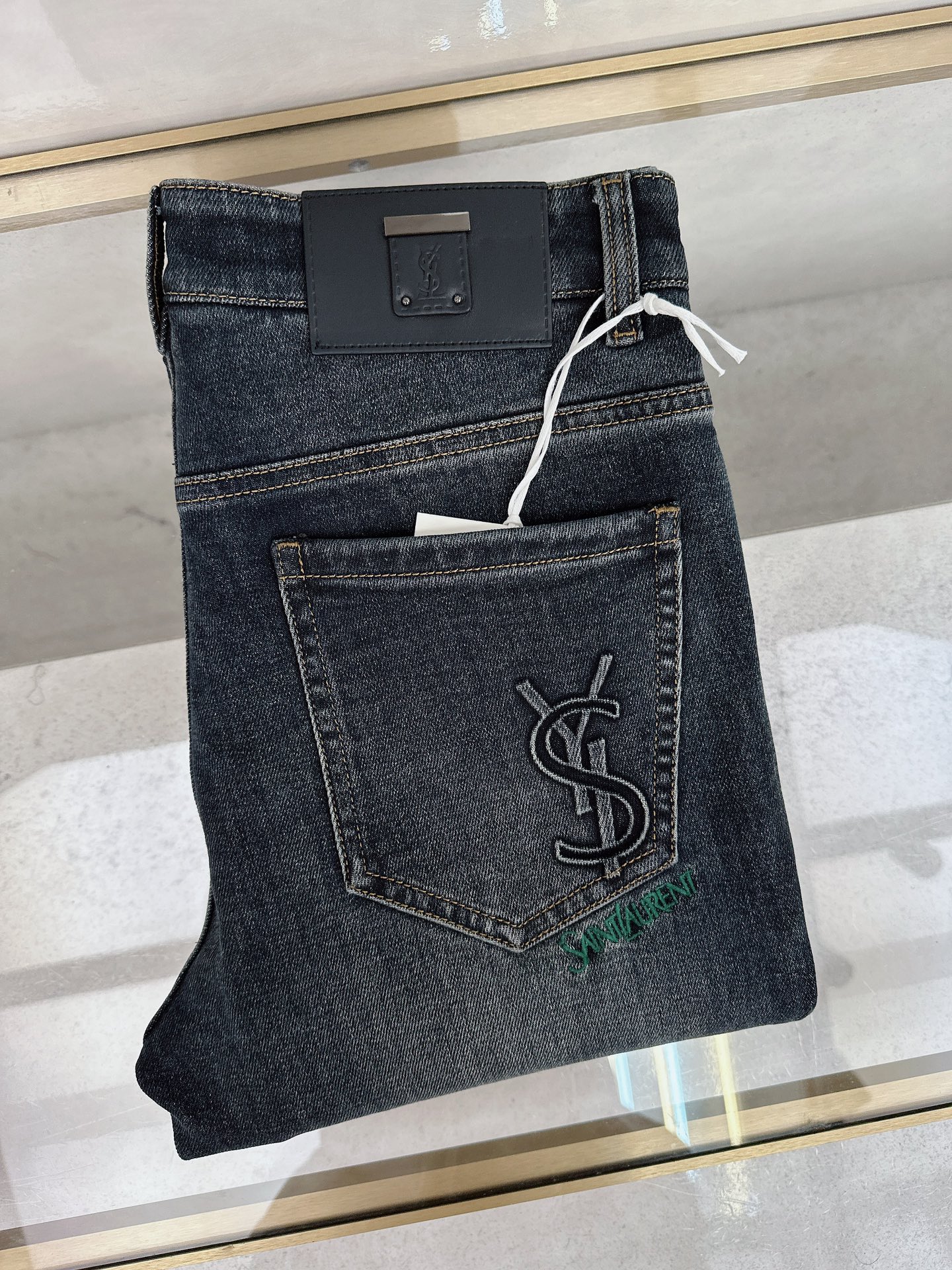 圣罗兰 2025秋冬🔥🔥新款现货上市，原单爆款牛仔裤👖超级定制款，原版五金，超级重工工艺，版型超赞👍细节