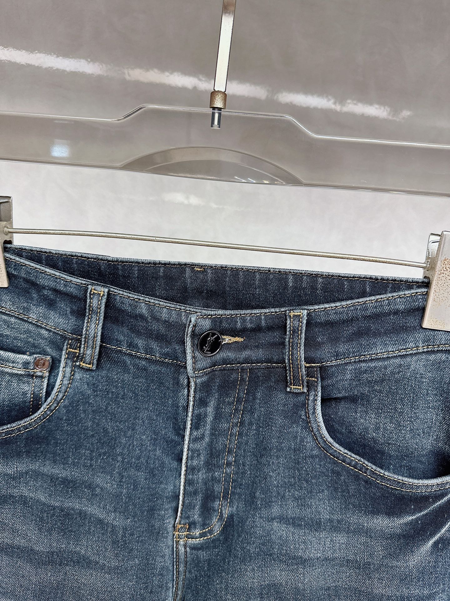 圣罗兰 2025秋冬🔥🔥新款现货上市，原单爆款牛仔裤👖超级定制款，原版五金，超级重工工艺，版型超赞👍细节