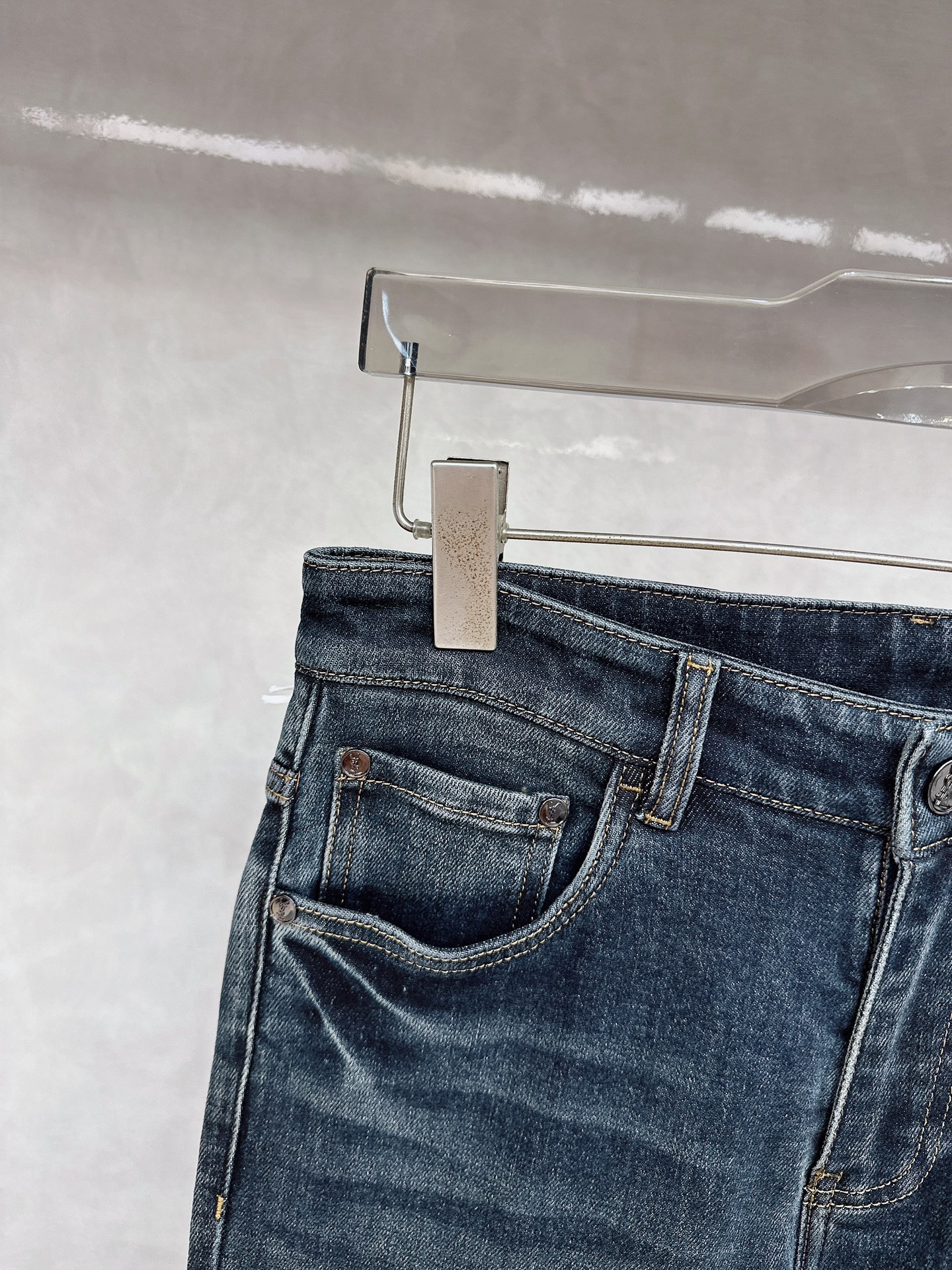 圣罗兰 2025秋冬🔥🔥新款现货上市，原单爆款牛仔裤👖超级定制款，原版五金，超级重工工艺，版型超赞👍细节