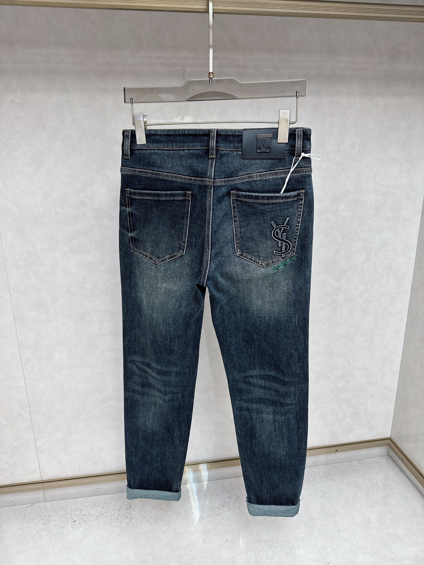 圣罗兰 2025秋冬🔥🔥新款现货上市，原单爆款牛仔裤👖超级定制款，原版五金，超级重工工艺，版型超赞👍细节