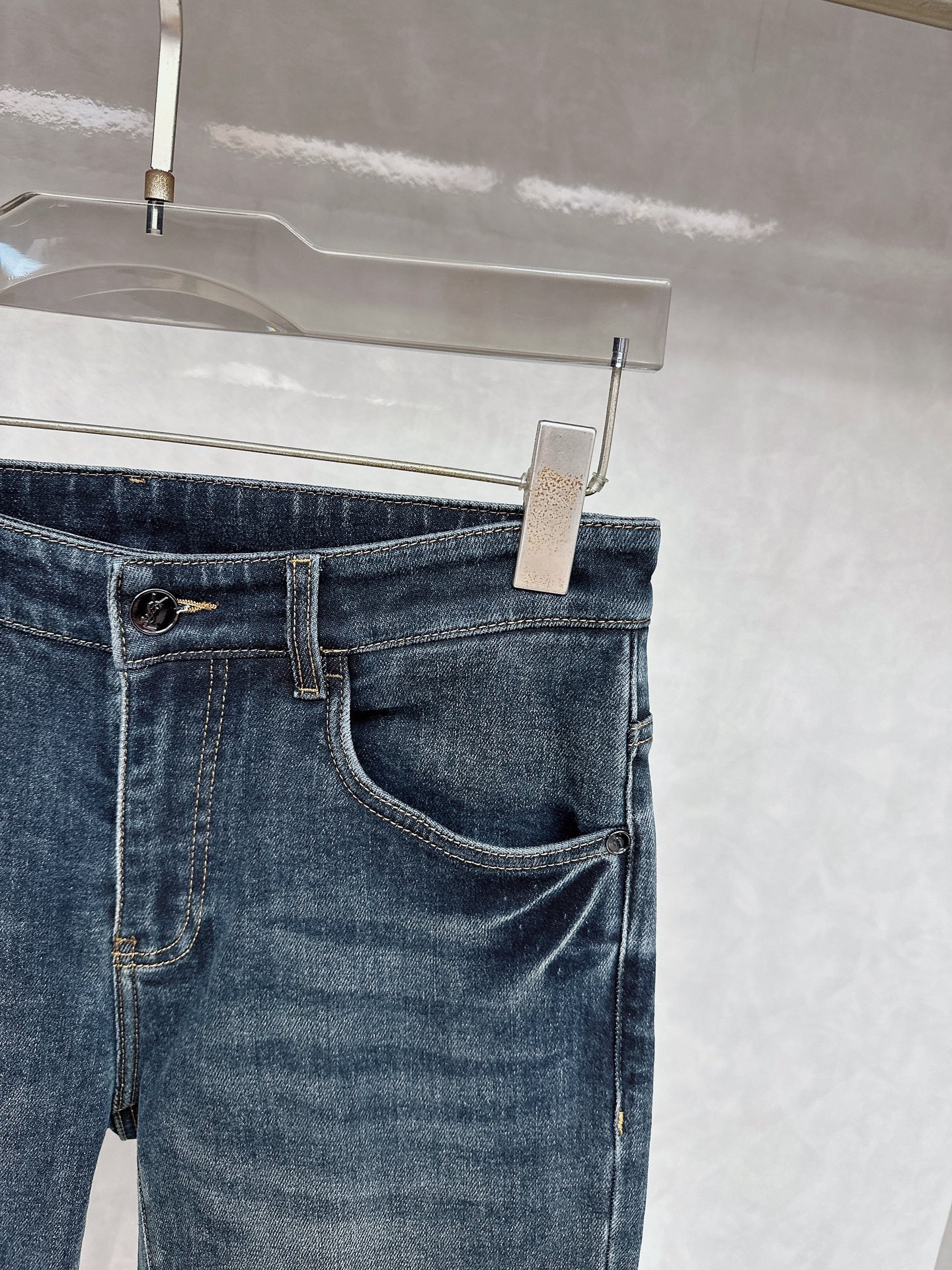 圣罗兰 2025秋冬🔥🔥新款现货上市，原单爆款牛仔裤👖超级定制款，原版五金，超级重工工艺，版型超赞👍细节