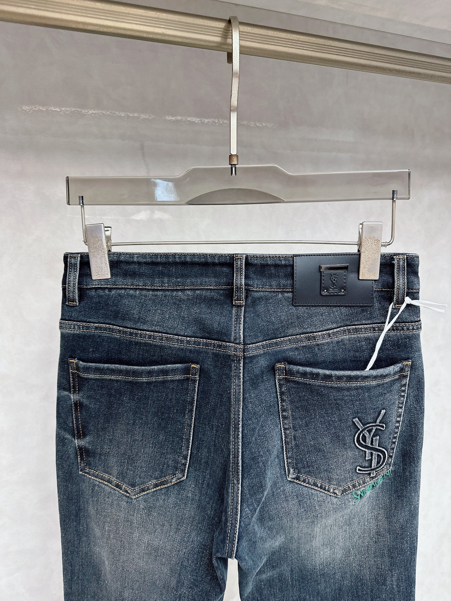 圣罗兰 2025秋冬🔥🔥新款现货上市，原单爆款牛仔裤👖超级定制款，原版五金，超级重工工艺，版型超赞👍细节
