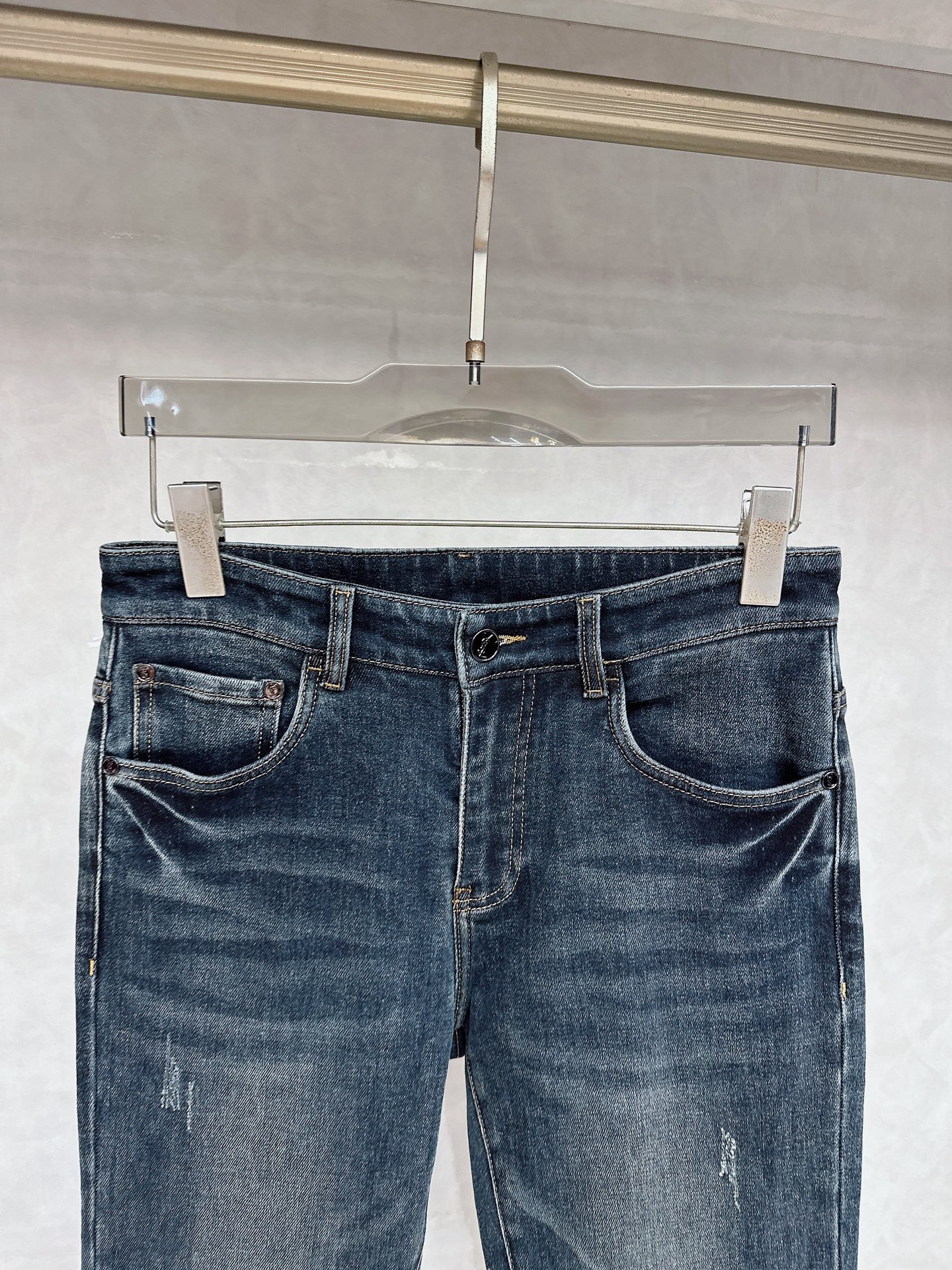 圣罗兰 2025秋冬🔥🔥新款现货上市，原单爆款牛仔裤👖超级定制款，原版五金，超级重工工艺，版型超赞👍细节