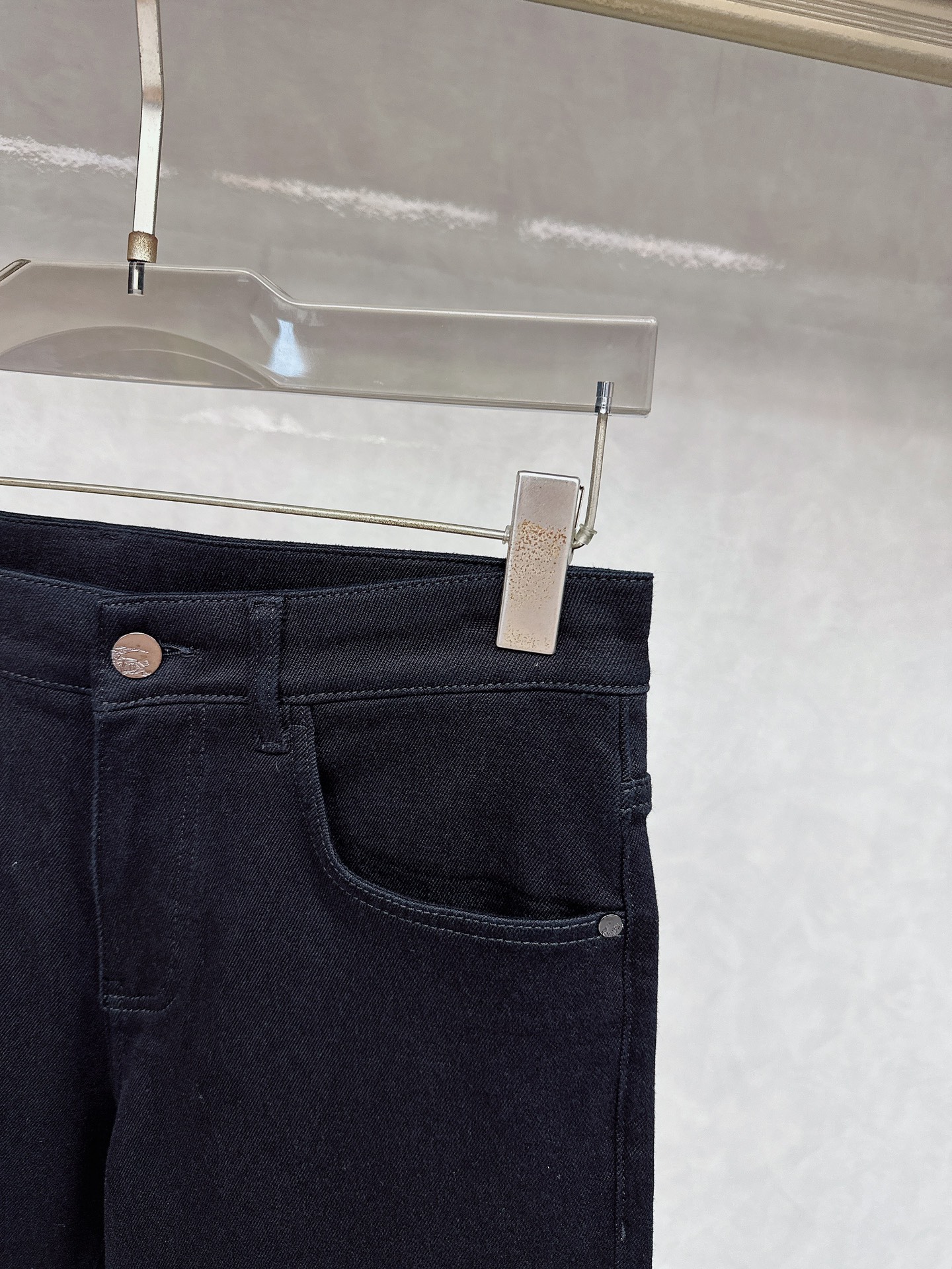 巴宝莉 2025秋冬🔥🔥新款现货上市，原单爆款牛仔裤👖超级定制款，原版五金，超级重工工艺，版型超赞👍细节