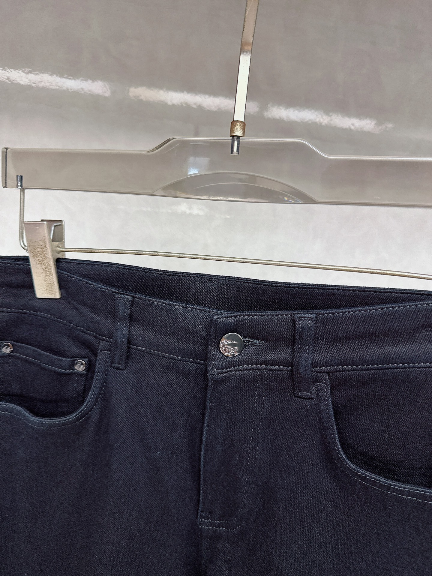 巴宝莉 2025秋冬🔥🔥新款现货上市，原单爆款牛仔裤👖超级定制款，原版五金，超级重工工艺，版型超赞👍细节