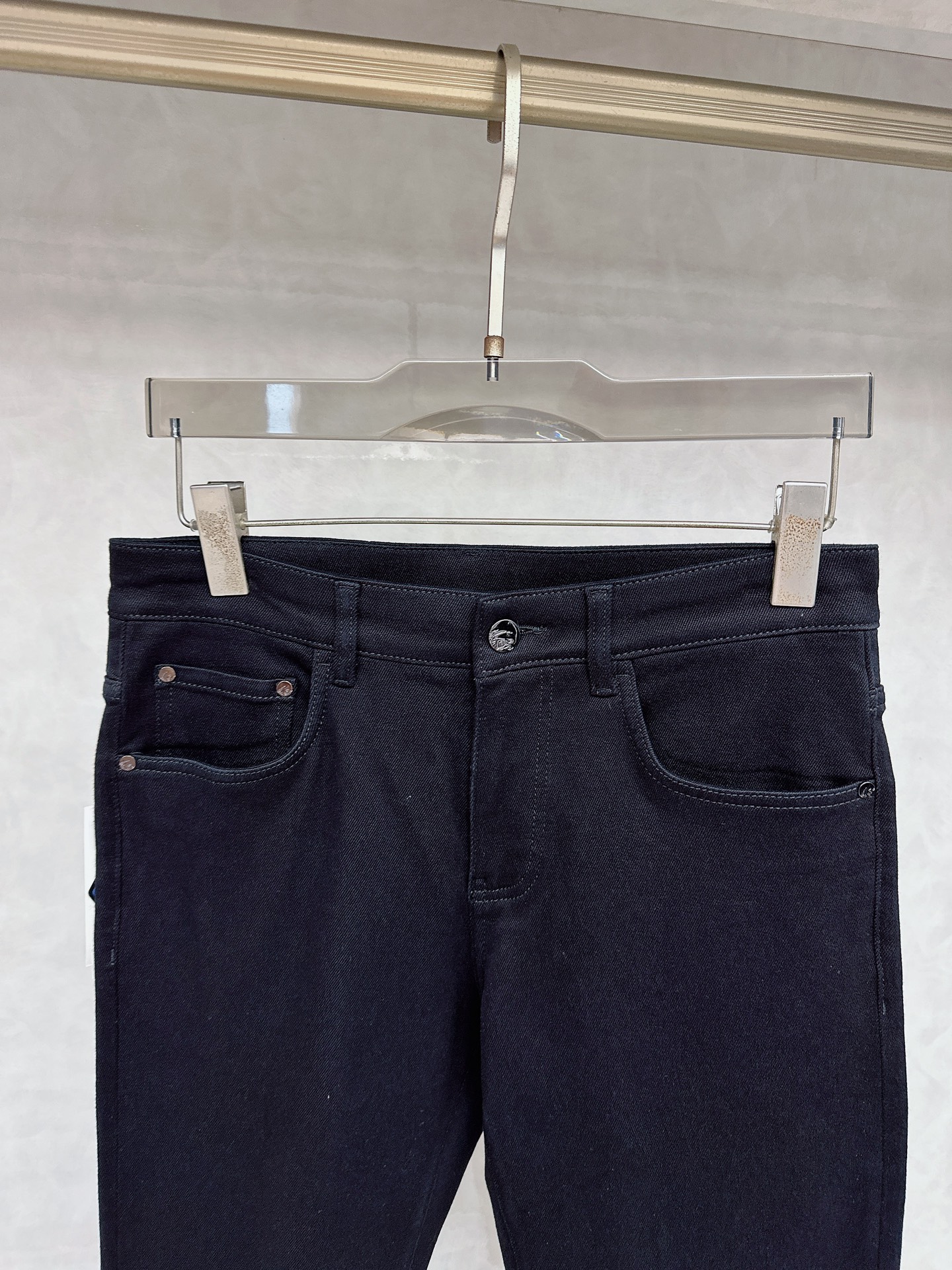 巴宝莉 2025秋冬🔥🔥新款现货上市，原单爆款牛仔裤👖超级定制款，原版五金，超级重工工艺，版型超赞👍细节