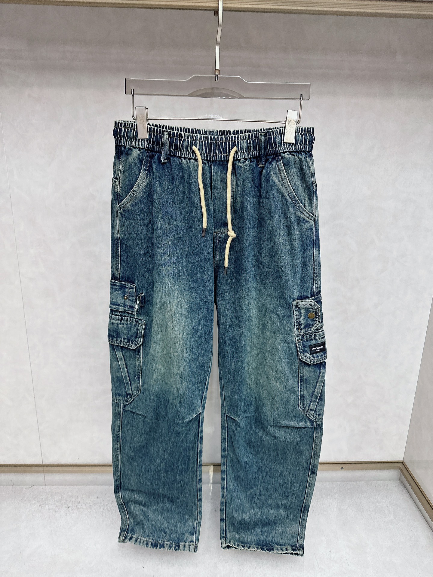 NO:550415,Balenciaga 2025 summer latest casual pants counter 1:1 top replica, full quality!  A must-have item for trendy people!  The old man who knows the goods quickly starts with size M-3xl, balenciaga, alexander wang19860909巴黎世家 2025夏季最新休闲裤专柜1:1顶级复刻,全品相！潮人必备单品！懂货的老铁赶紧下手 尺码M-3xl,,balenciaga,alexander wang,Men's clothing