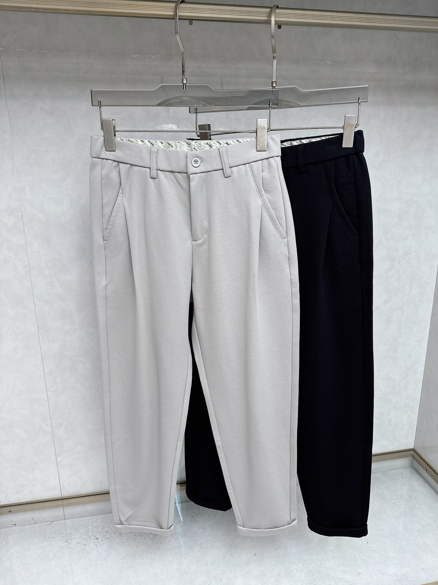 NO:550421,2025SS autumn and winter new style, high-end custom fabrics, custom original hardware, heavy industry technology, fine line, custom fabric, soft and comfortable, significant texture, exquisite auxiliary materials, excellent upper body effect, complete three standards, standard size M-3XL,,alexander wang198609092025SS秋冬新款 高级定制专用面料 定制原版五金 重工工艺打造 车工走线精细 定制面料 柔软舒适 质感显著 辅料精美 上身效果超赞 三标齐全 标准尺码M-3XL,,alexander wang,Men's clothing