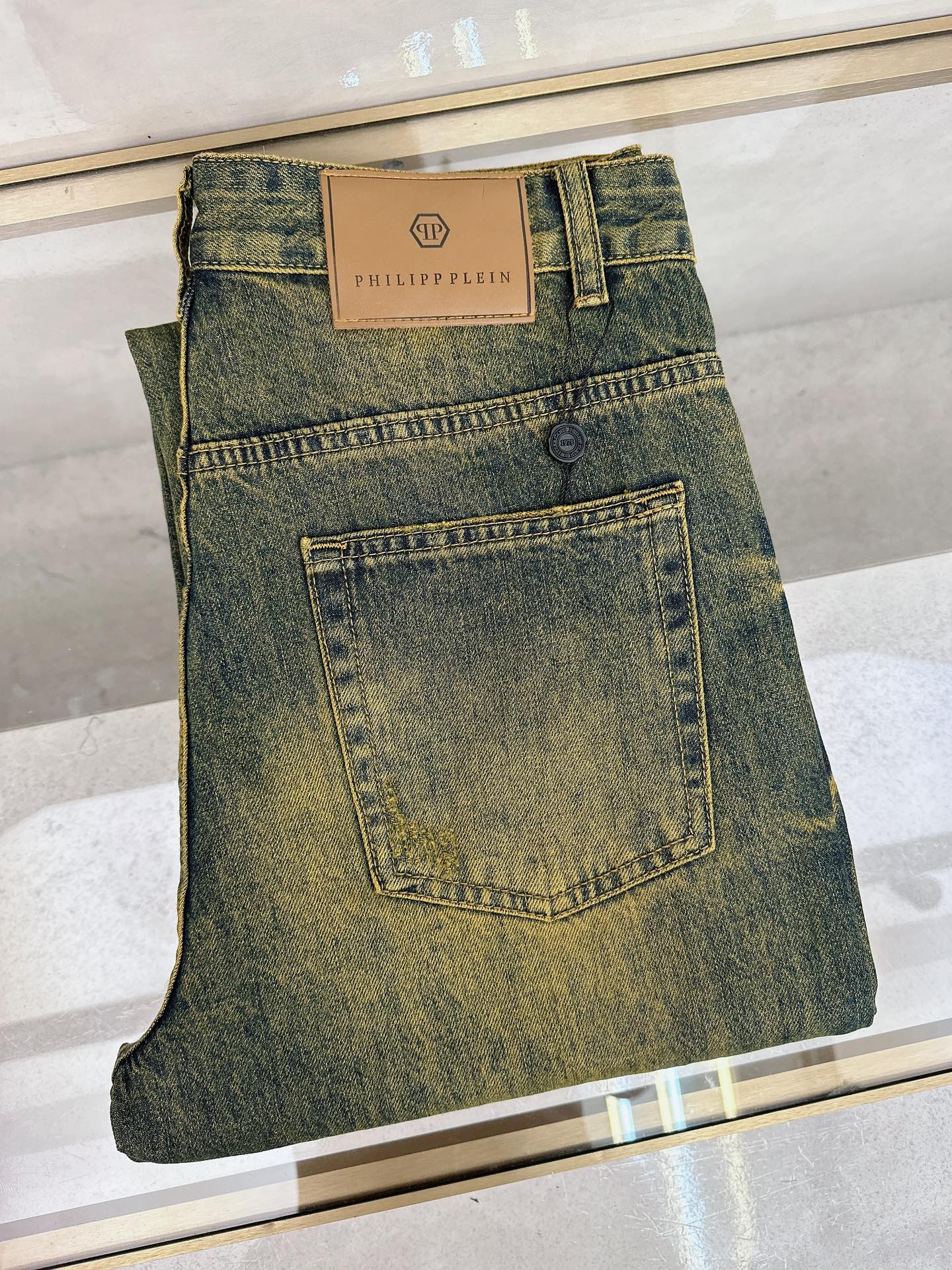 NO:550397,PP’s new autumn and winter models are available simultaneously on the official website, new autumn and winter men’s casual jeans, original single quality, customized original denim fabric, logo pattern design, body original hardware and accessories decoration, three-dimensional and clear, c super trendy and personalized, fashionable and stylish on the upper body!  Trendy men's must-have items, 28-38, jeans, alexander wang19860909PP 秋冬新款官网同步发售,秋冬新品男士休闲牛仔裤,原单品质,定制原版牛仔面料,logo图案设计,身原版五金辅料装饰,立体清晰,c超级潮流个性,上身时尚有型！潮男必备单品 码数28-38,,jeans,alexander wang,Men's clothing