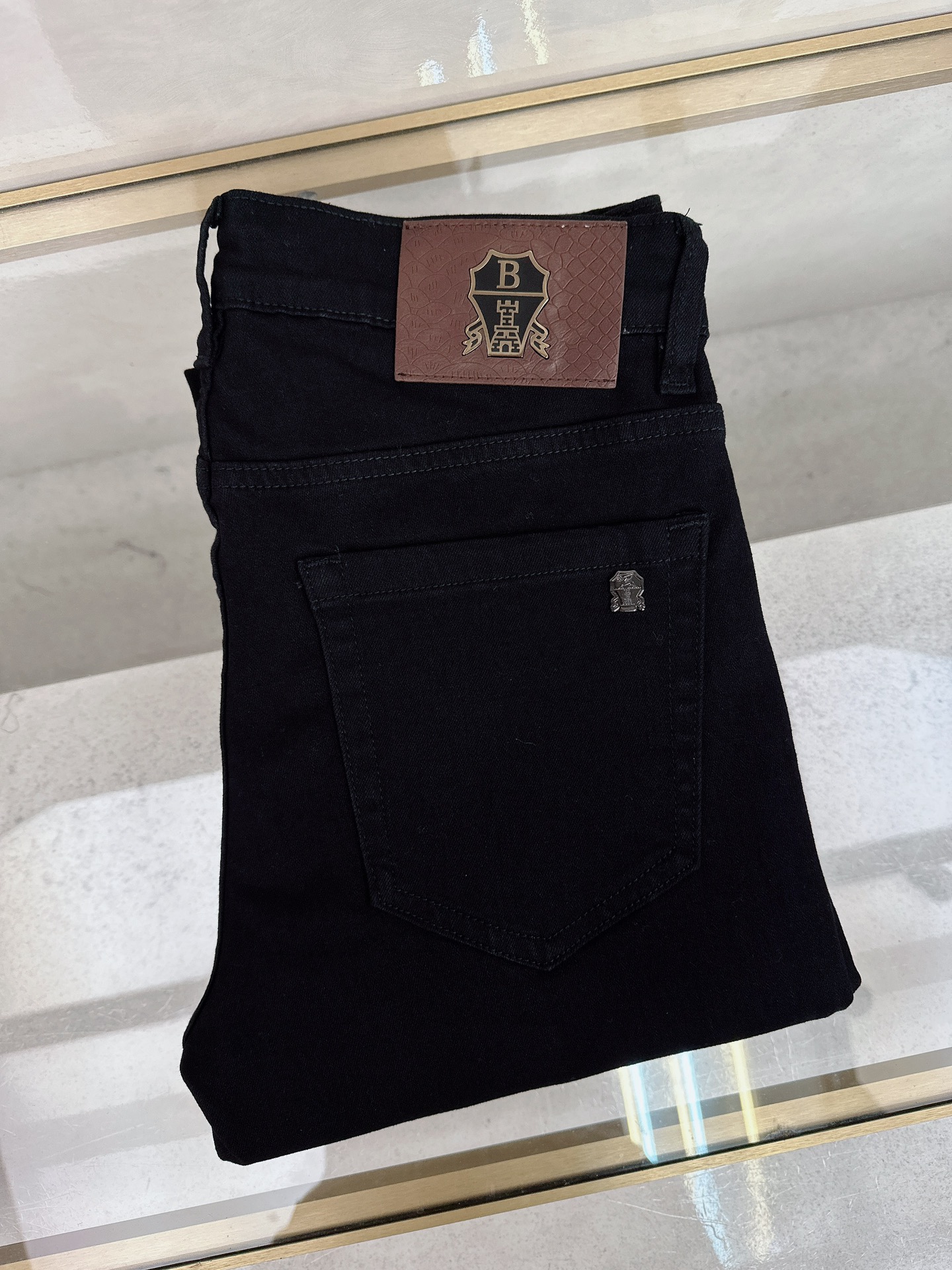 NO:550409,BC 2025 autumn and winter new styles are available simultaneously on the official website, 2025 autumn and winter new men's casual jeans, original single quality, customized original denim fabric, logo pattern design, body original hardware and auxiliary decoration, three-dimensional and clear, c super trendy and personalized, fashionable and stylish on the upper body!  Trendy men's must-have items, 28-38, jeans, alexander wang19860909BC 2025秋冬新款官网同步发售,2025秋冬新品男士休闲牛仔裤,原单品质,定制原版牛仔面料,logo图案设计,身原版五金辅料装饰,立体清晰,c超级潮流个性,上身时尚有型！潮男必备单品 码数28-38,,jeans,alexander wang,Men's clothing