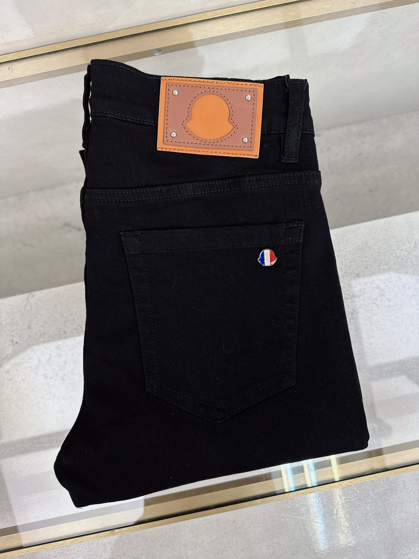 NO:550411,Mengkou 2025 autumn and winter new official website is on sale simultaneously, 2025 autumn and winter new men's casual jeans, original quality, customized original denim fabric, logo pattern design, body original hardware accessories decoration, three-dimensional and clear, c super trendy personality, fashionable and stylish upper body!  Must-have items for trendy men in sizes 28-38, Moncler, jeans, alexander wang19860909蒙口 2025秋冬新款官网同步发售,2025秋冬新品男士休闲牛仔裤,原单品质,定制原版牛仔面料,logo图案设计,身原版五金辅料装饰,立体清晰,c超级潮流个性,上身时尚有型！潮男必备单品 码数28-38,,Moncler,jeans,alexander wang,Men's clothing