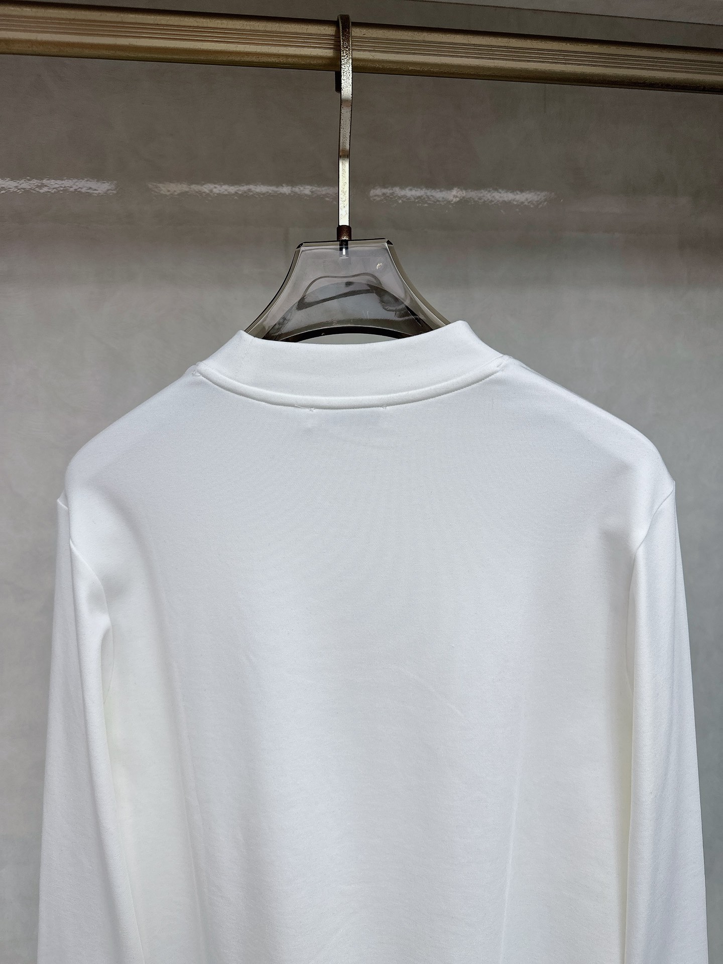 罗意威 LOEWE 2025秋冬专柜新款 时尚休闲打底衫长袖T恤，精选进口高密度双面拉架棉面料，精致原版