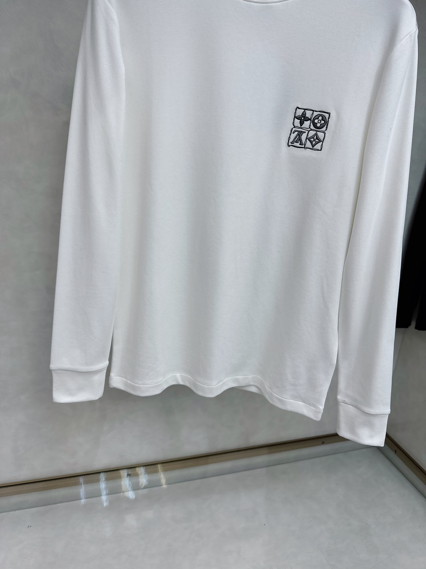 LV 2025秋冬专柜新款 时尚休闲打底衫长袖T恤，精选进口高密度双面拉架棉面料，精致原版logo打造，