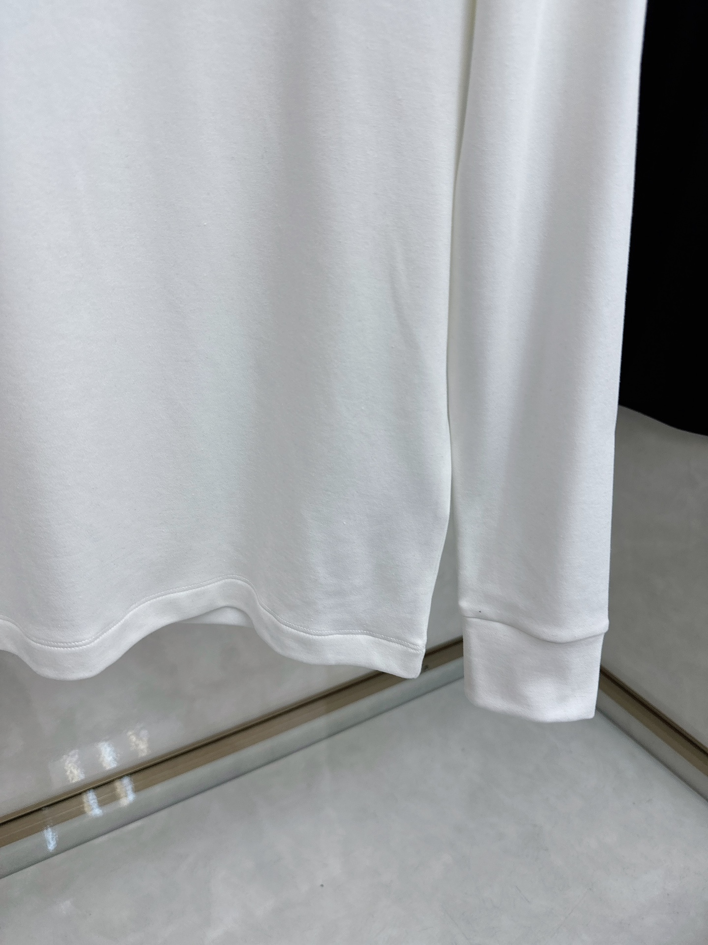 LV 2025秋冬专柜新款 时尚休闲打底衫长袖T恤，精选进口高密度双面拉架棉面料，精致原版logo打造，