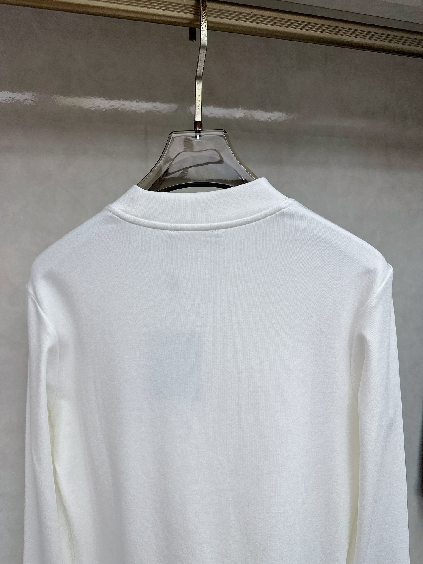 LV 2025秋冬专柜新款 时尚休闲打底衫长袖T恤，精选进口高密度双面拉架棉面料，精致原版logo打造，