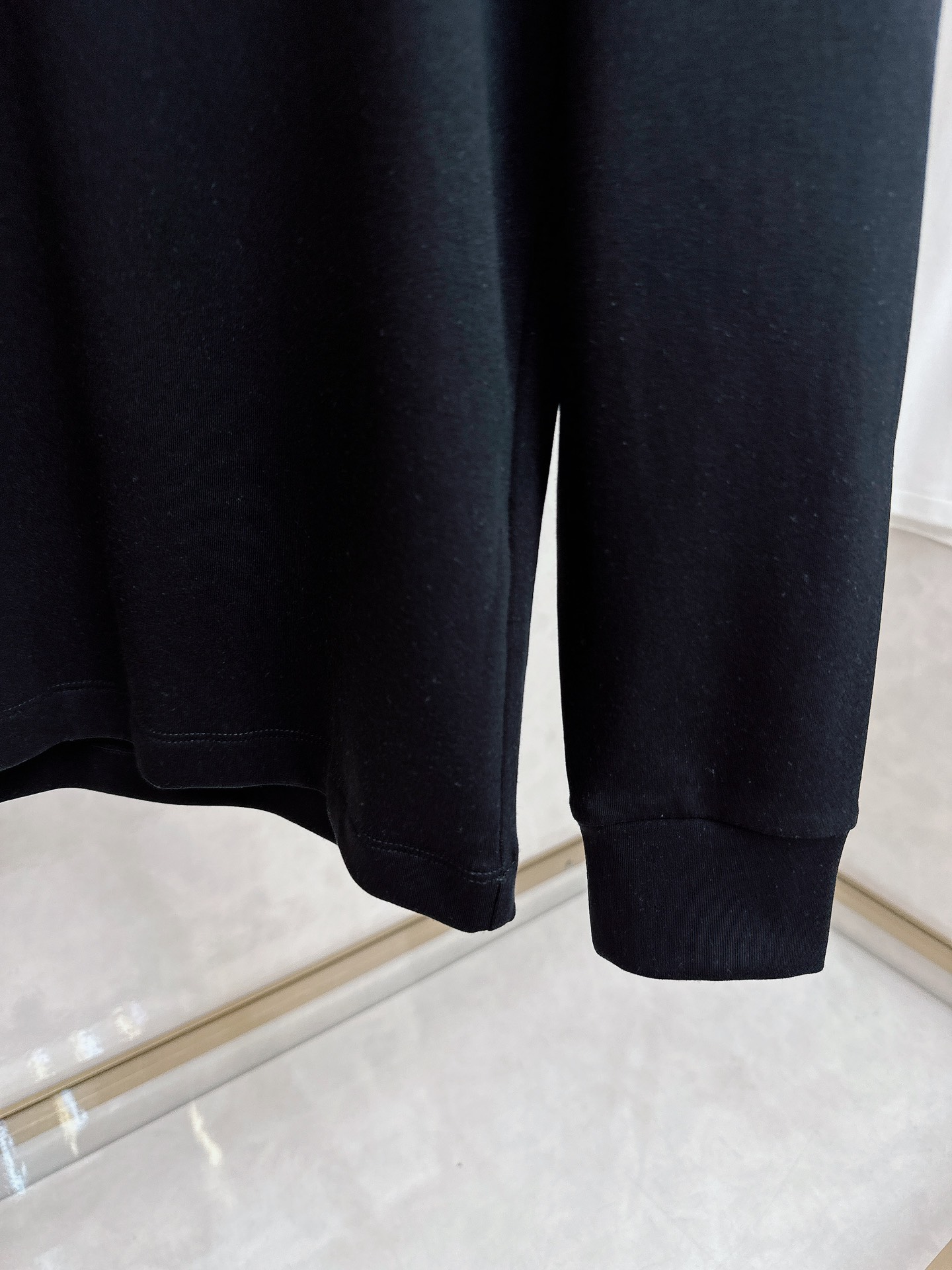 LV 2025秋冬专柜新款 时尚休闲打底衫长袖T恤，精选进口高密度双面拉架棉面料，精致原版logo打造，