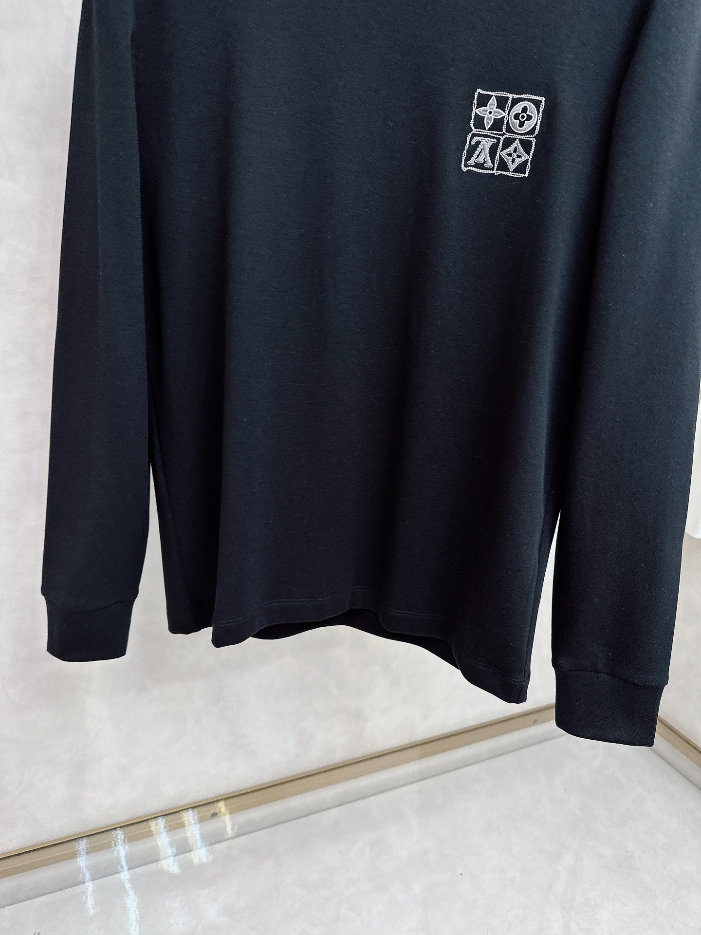 LV 2025秋冬专柜新款 时尚休闲打底衫长袖T恤，精选进口高密度双面拉架棉面料，精致原版logo打造，