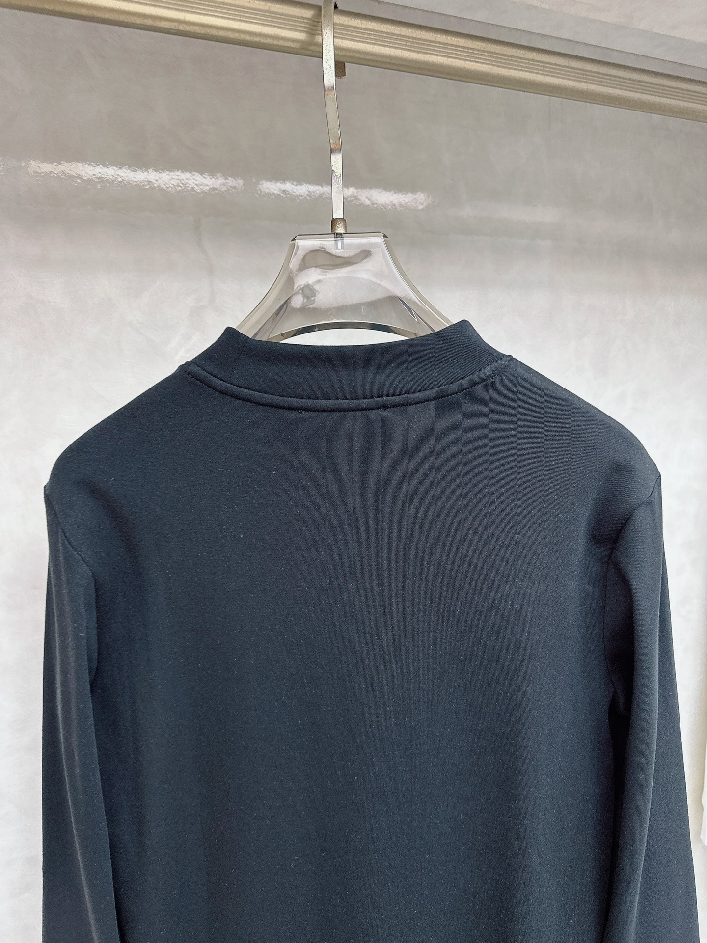 LV 2025秋冬专柜新款 时尚休闲打底衫长袖T恤，精选进口高密度双面拉架棉面料，精致原版logo打造，