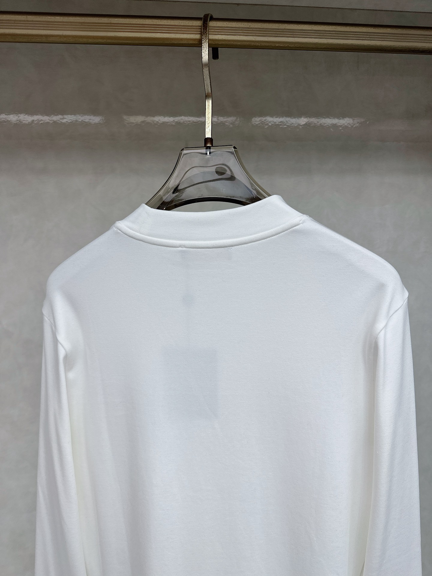 LV 2025秋冬专柜新款 时尚休闲打底衫长袖T恤，精选进口高密度双面拉架棉面料，精致原版logo打造，