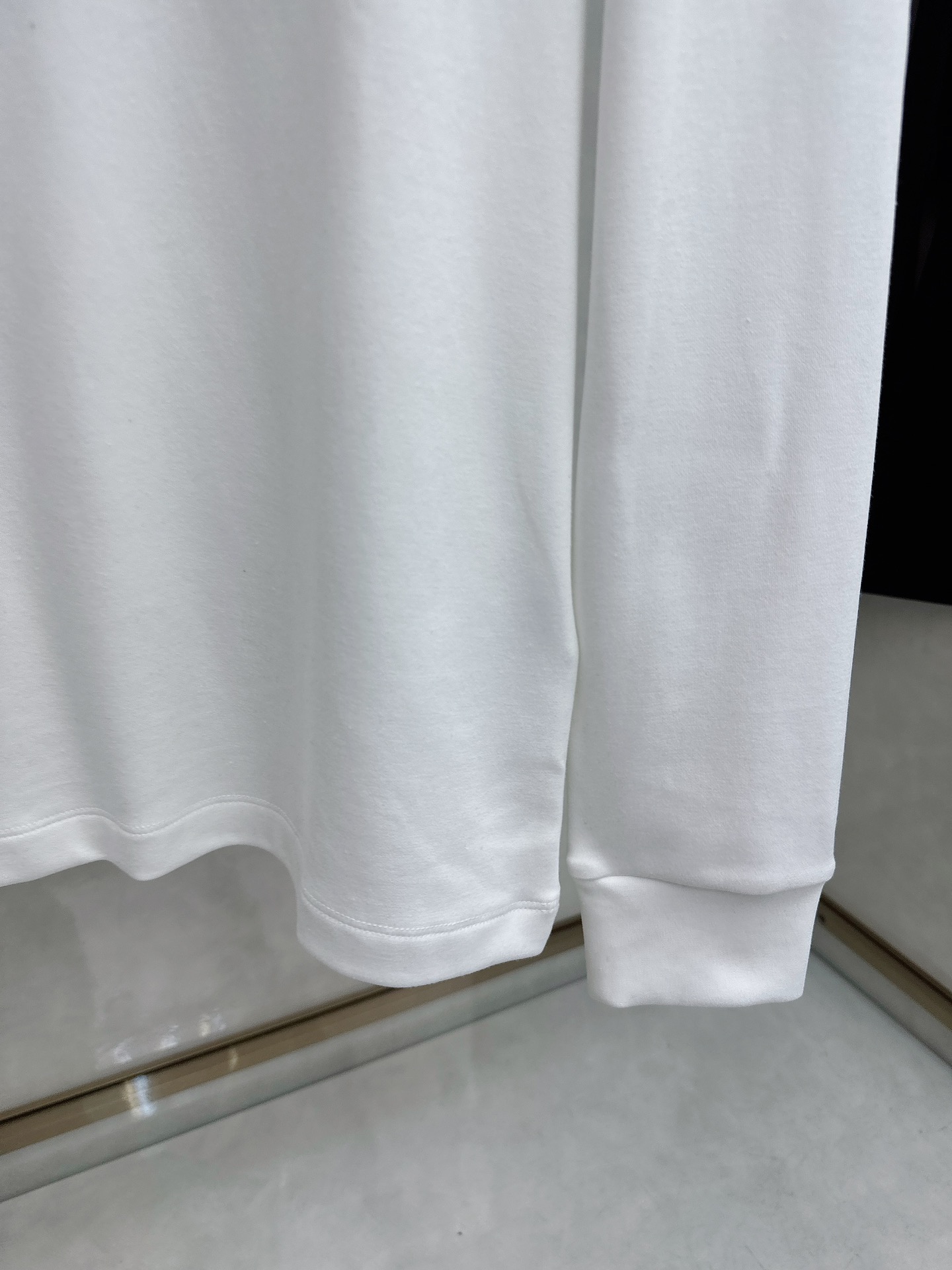 LV 2025秋冬专柜新款 时尚休闲打底衫长袖T恤，精选进口高密度双面拉架棉面料，精致原版logo打造，