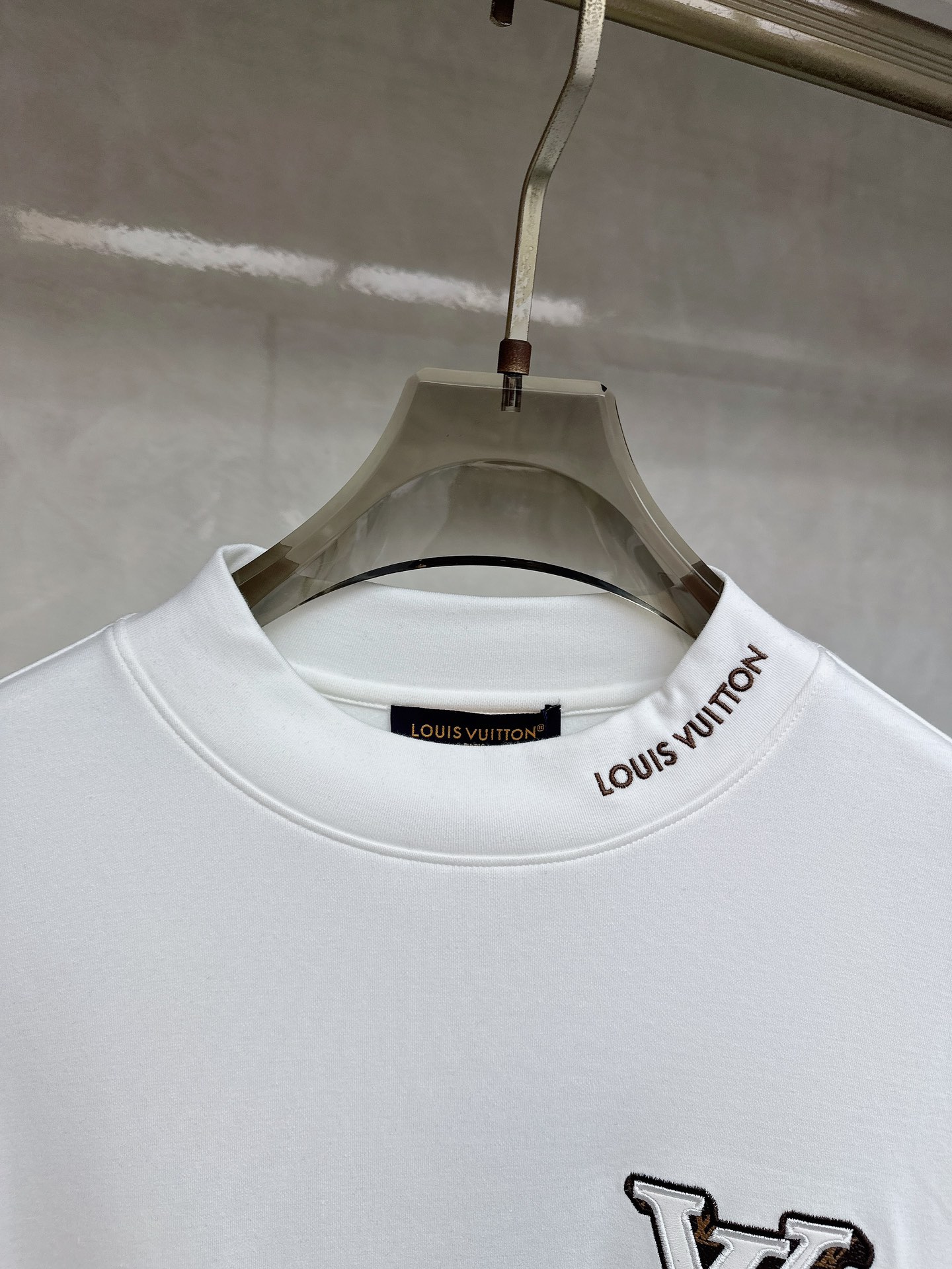 LV 2025秋冬专柜新款 时尚休闲打底衫长袖T恤，精选进口高密度双面拉架棉面料，精致原版logo打造，