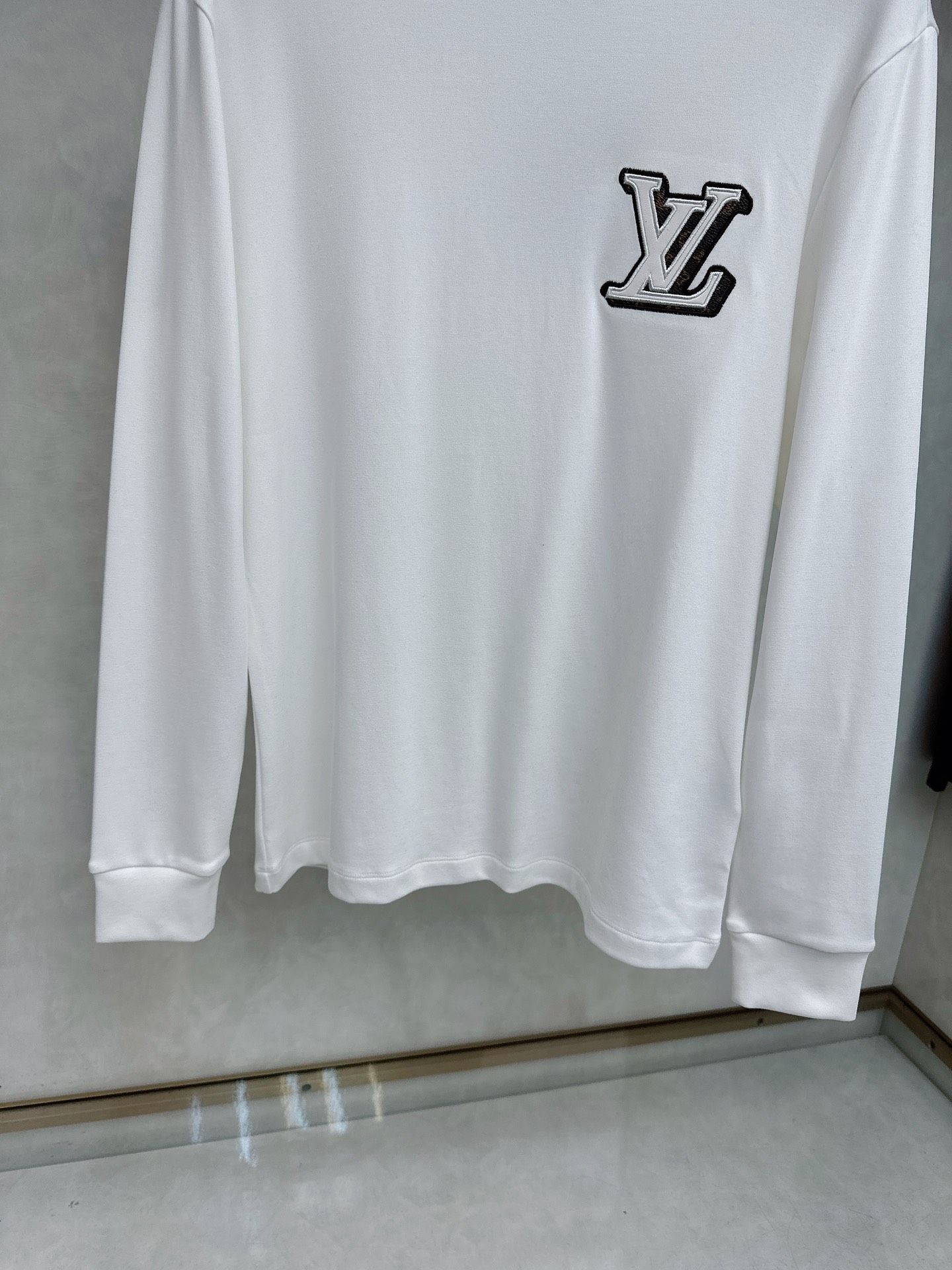 LV 2025秋冬专柜新款 时尚休闲打底衫长袖T恤，精选进口高密度双面拉架棉面料，精致原版logo打造，