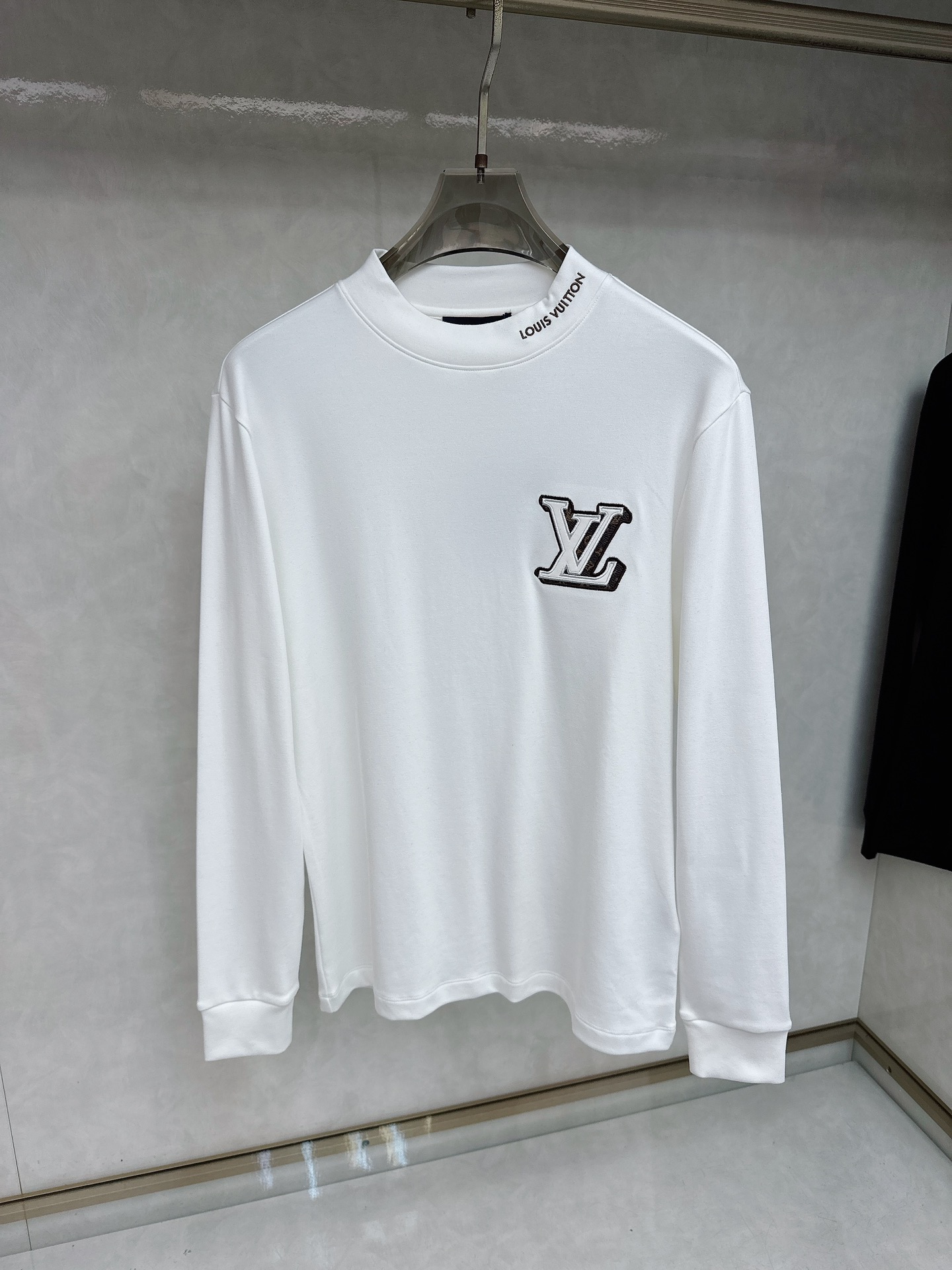 LV 2025秋冬专柜新款 时尚休闲打底衫长袖T恤，精选进口高密度双面拉架棉面料，精致原版logo打造，