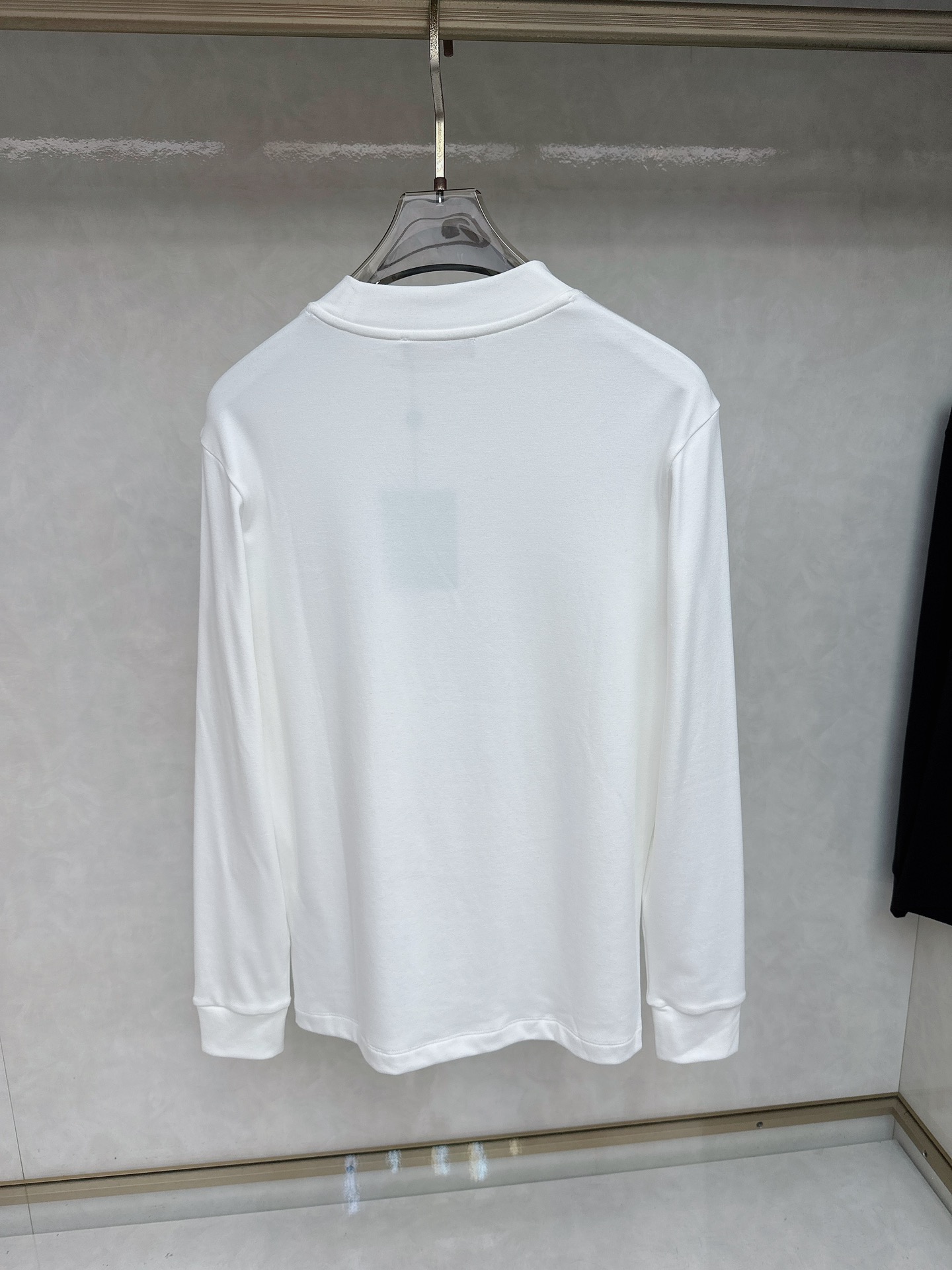 LV 2025秋冬专柜新款 时尚休闲打底衫长袖T恤，精选进口高密度双面拉架棉面料，精致原版logo打造，