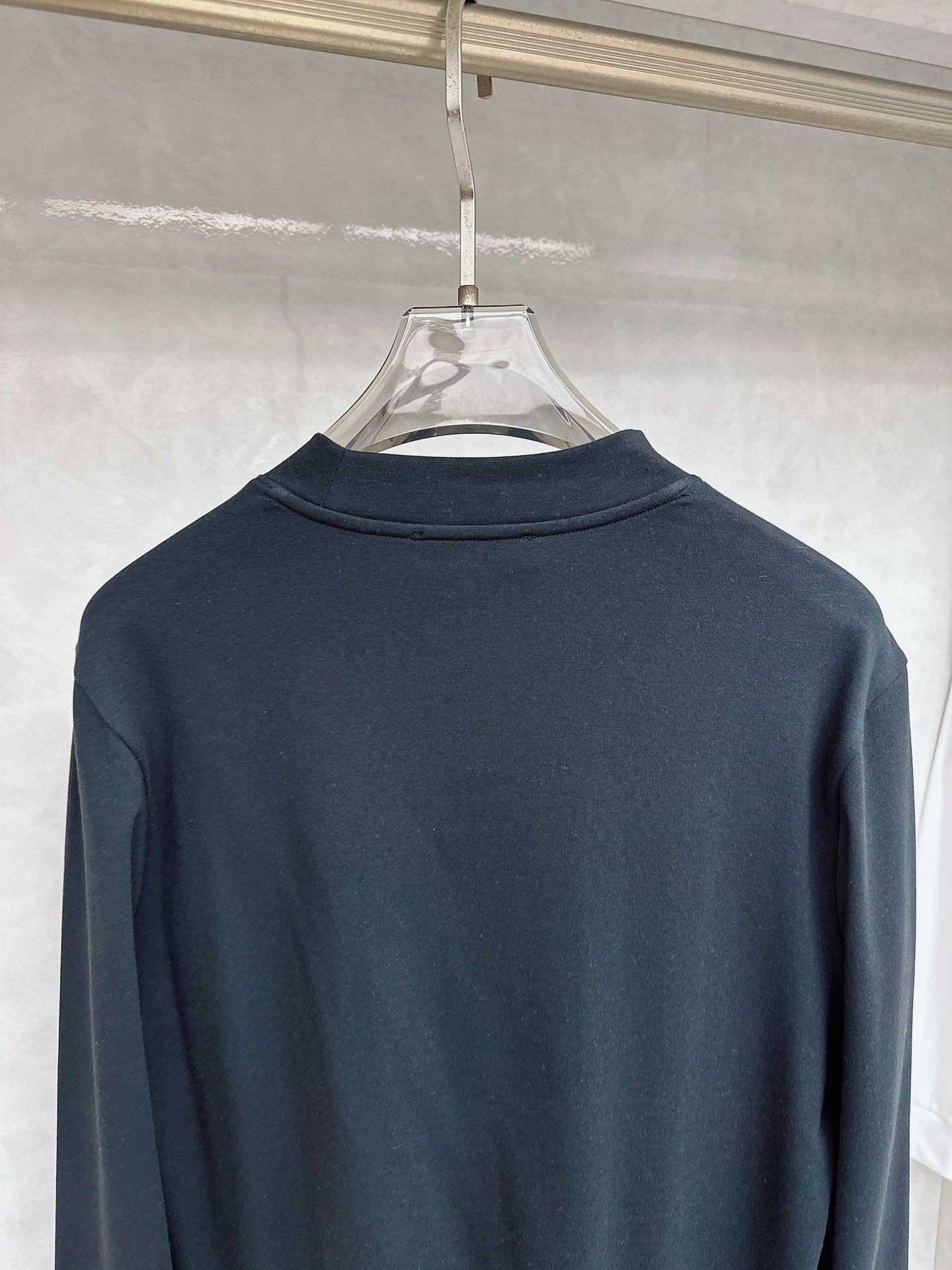 LV 2025秋冬专柜新款 时尚休闲打底衫长袖T恤，精选进口高密度双面拉架棉面料，精致原版logo打造，