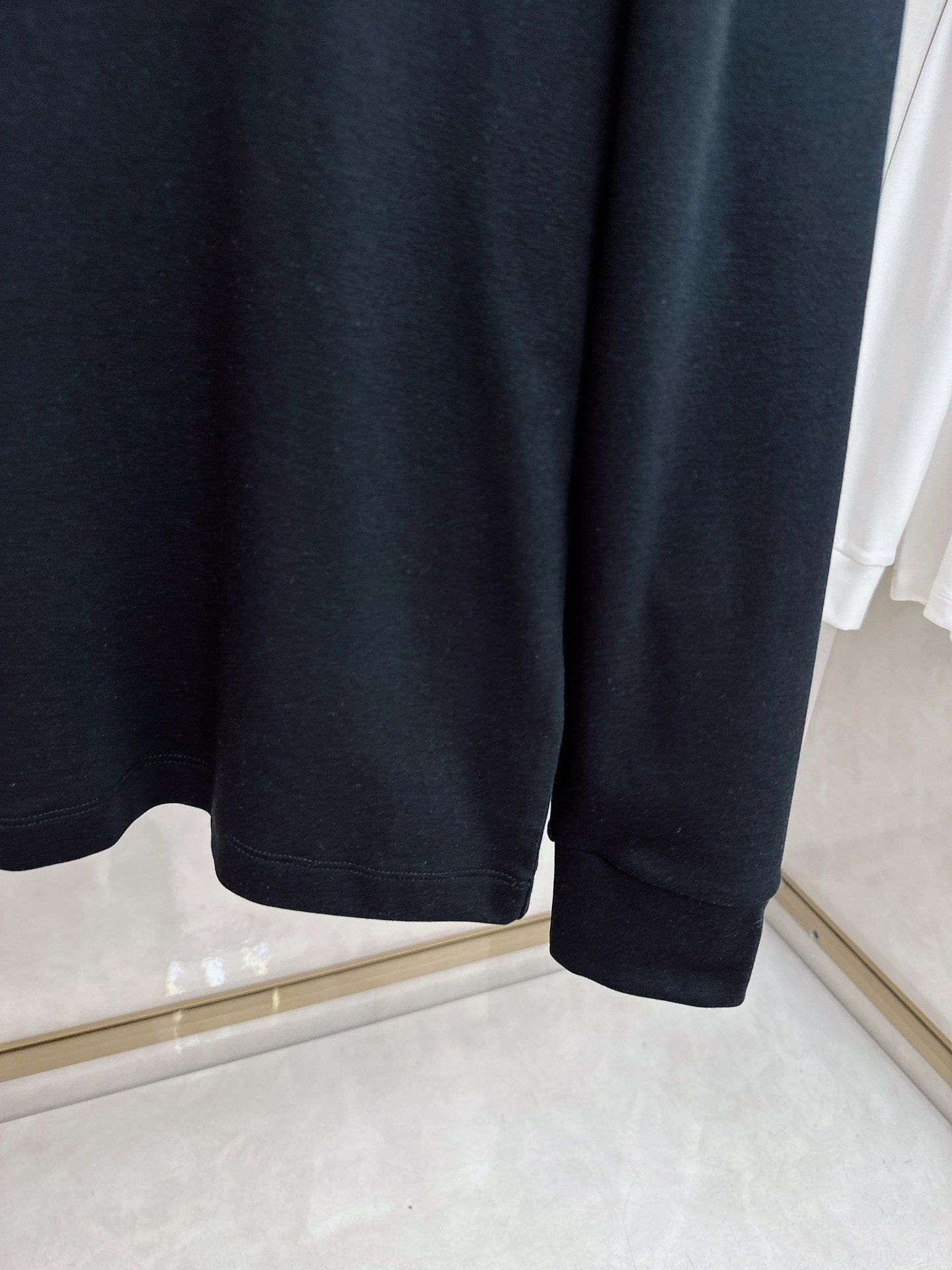 LV 2025秋冬专柜新款 时尚休闲打底衫长袖T恤，精选进口高密度双面拉架棉面料，精致原版logo打造，