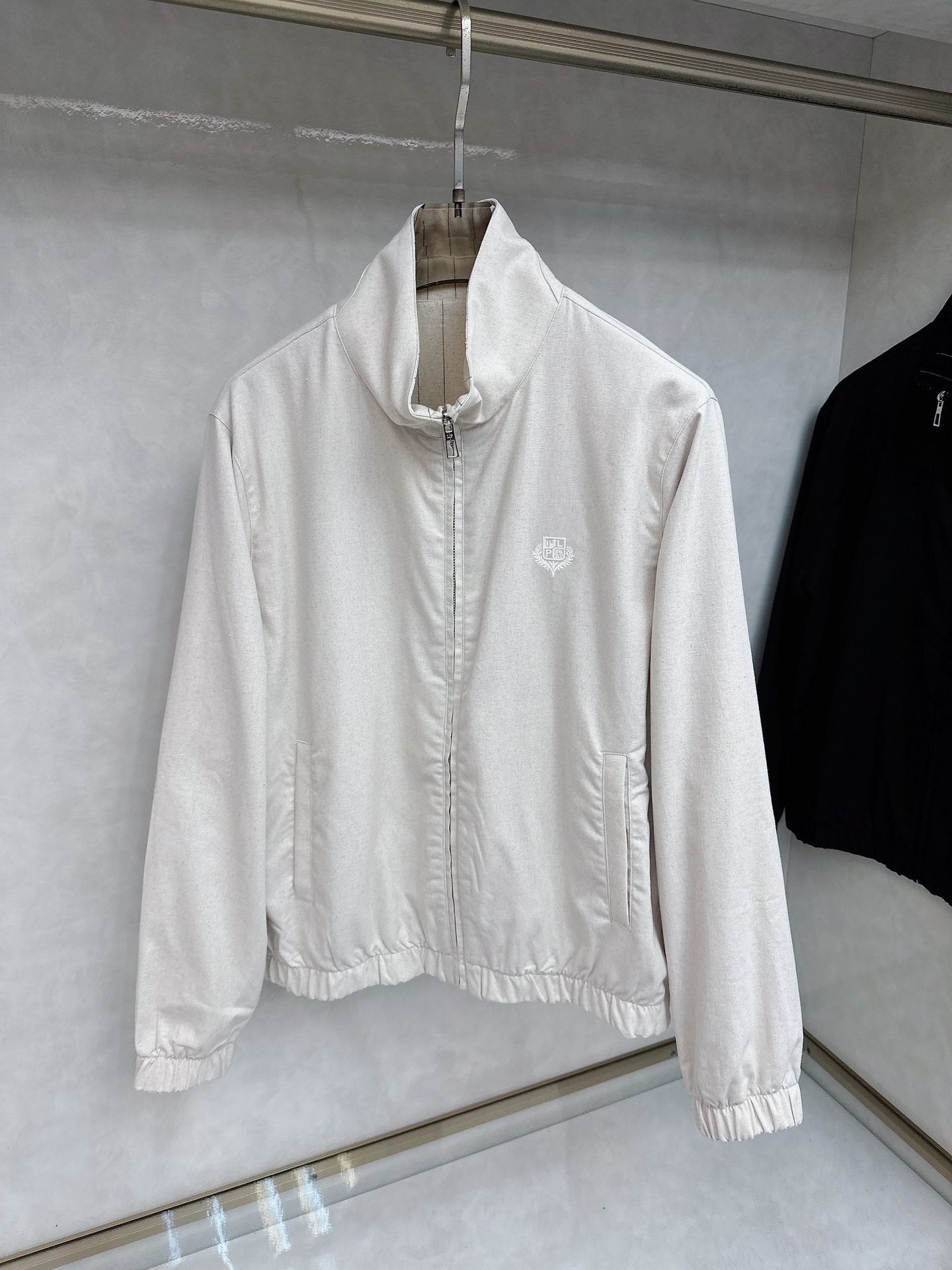 Loro Piana诺悠翩雅 2025秋冬新品男士休闲夹克外套，外贸公司订单！胸前logo图案刺绣设计！