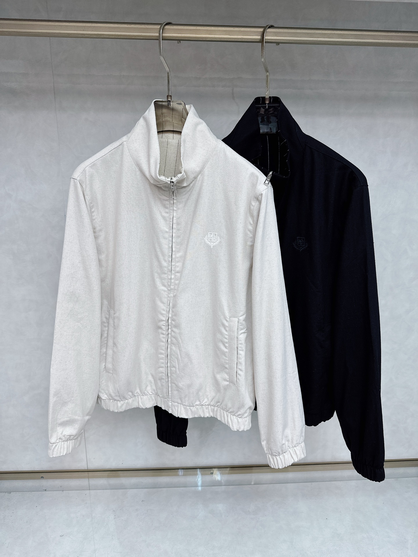 Loro Piana诺悠翩雅 2025秋冬新品男士休闲夹克外套，外贸公司订单！胸前logo图案刺绣设计！