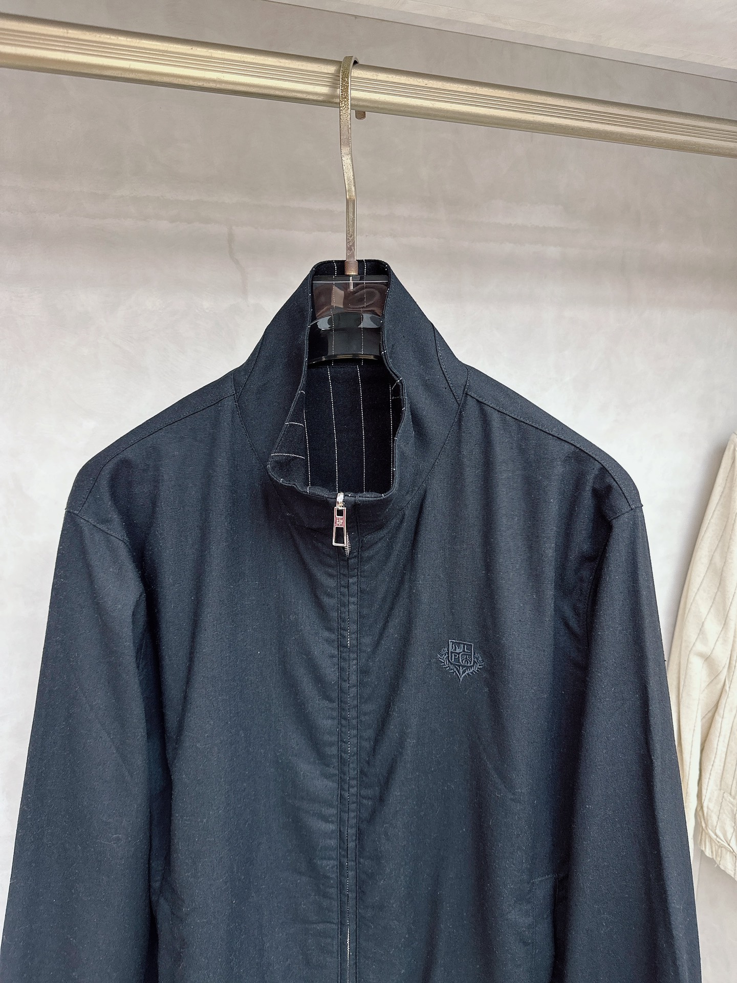 Loro Piana诺悠翩雅 2025秋冬新品男士休闲夹克外套，外贸公司订单！胸前logo图案刺绣设计！