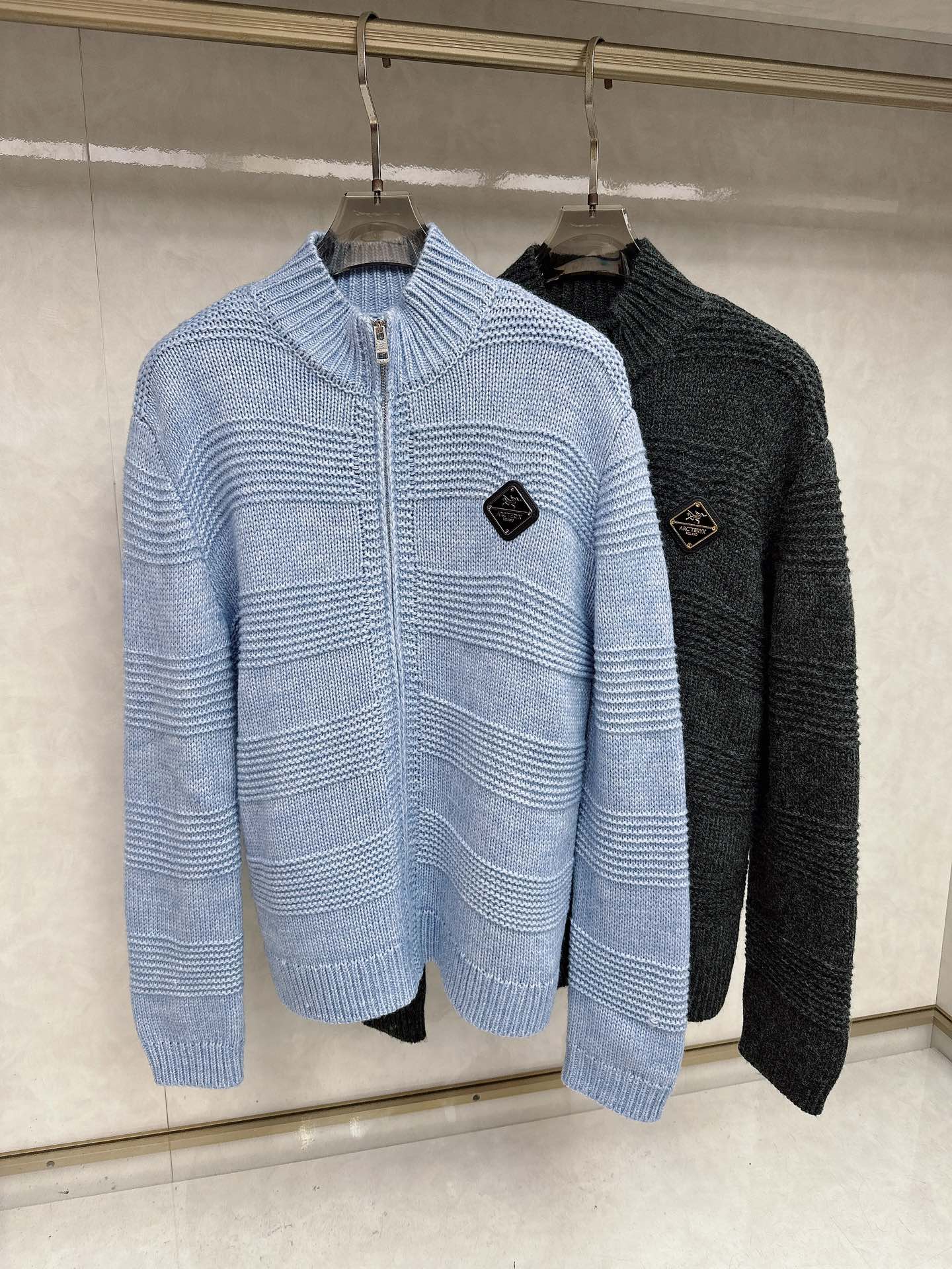 P360 始祖鸟 25ss秋冬【新品】最新最顶级羊毛针织衫 ！，精致配色融合新款潮套头衫，最顶级的品质在售，顶级制作工艺进口面料，款独特设计，采用进口高端订制进口丝线手感一流！官网在售。
码数:M-3XL