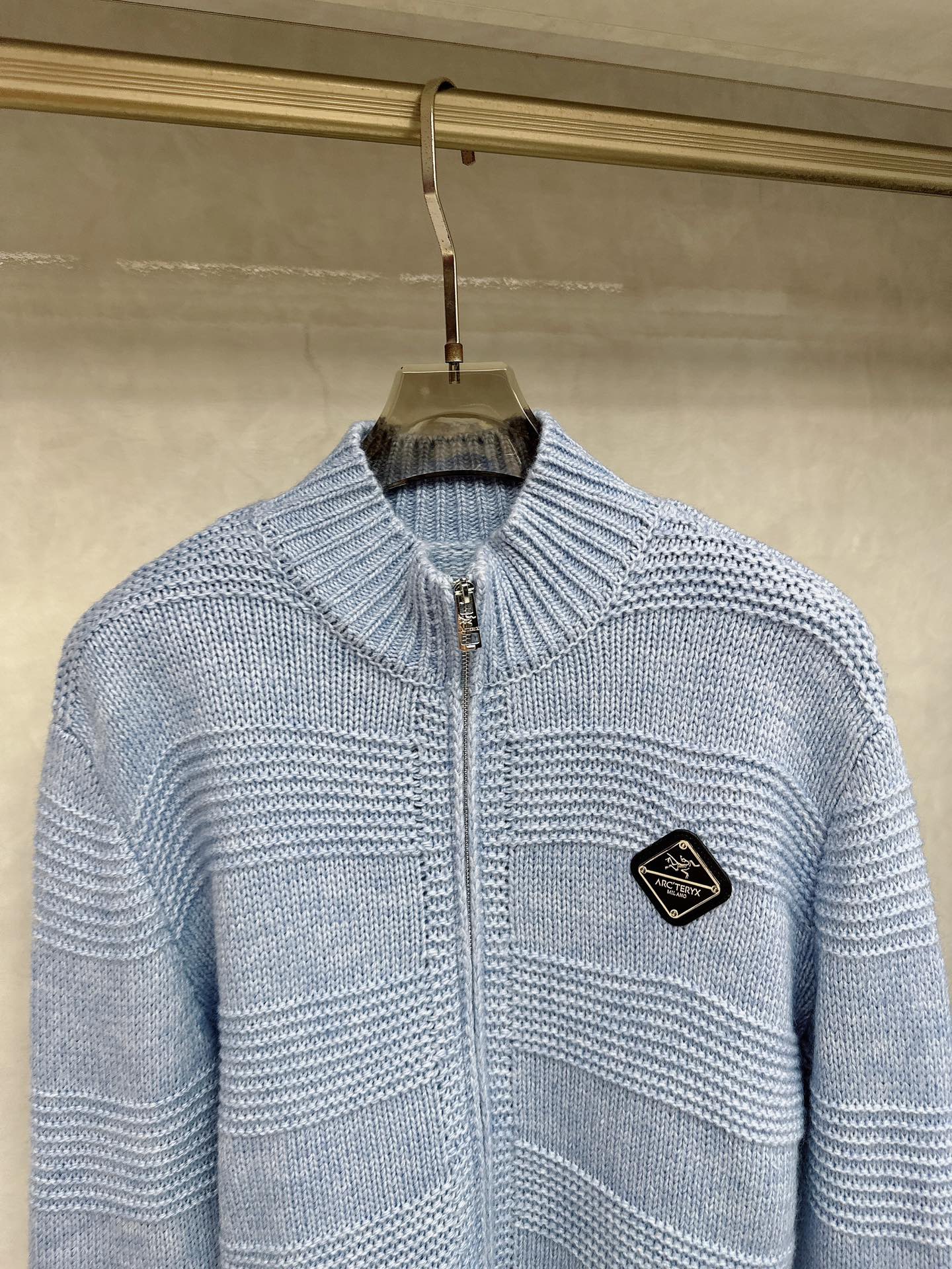 P360 始祖鸟 25ss秋冬【新品】最新最顶级羊毛针织衫 ！，精致配色融合新款潮套头衫，最顶级的品质在售，顶级制作工艺进口面料，款独特设计，采用进口高端订制进口丝线手感一流！官网在售。
码数:M-3XL