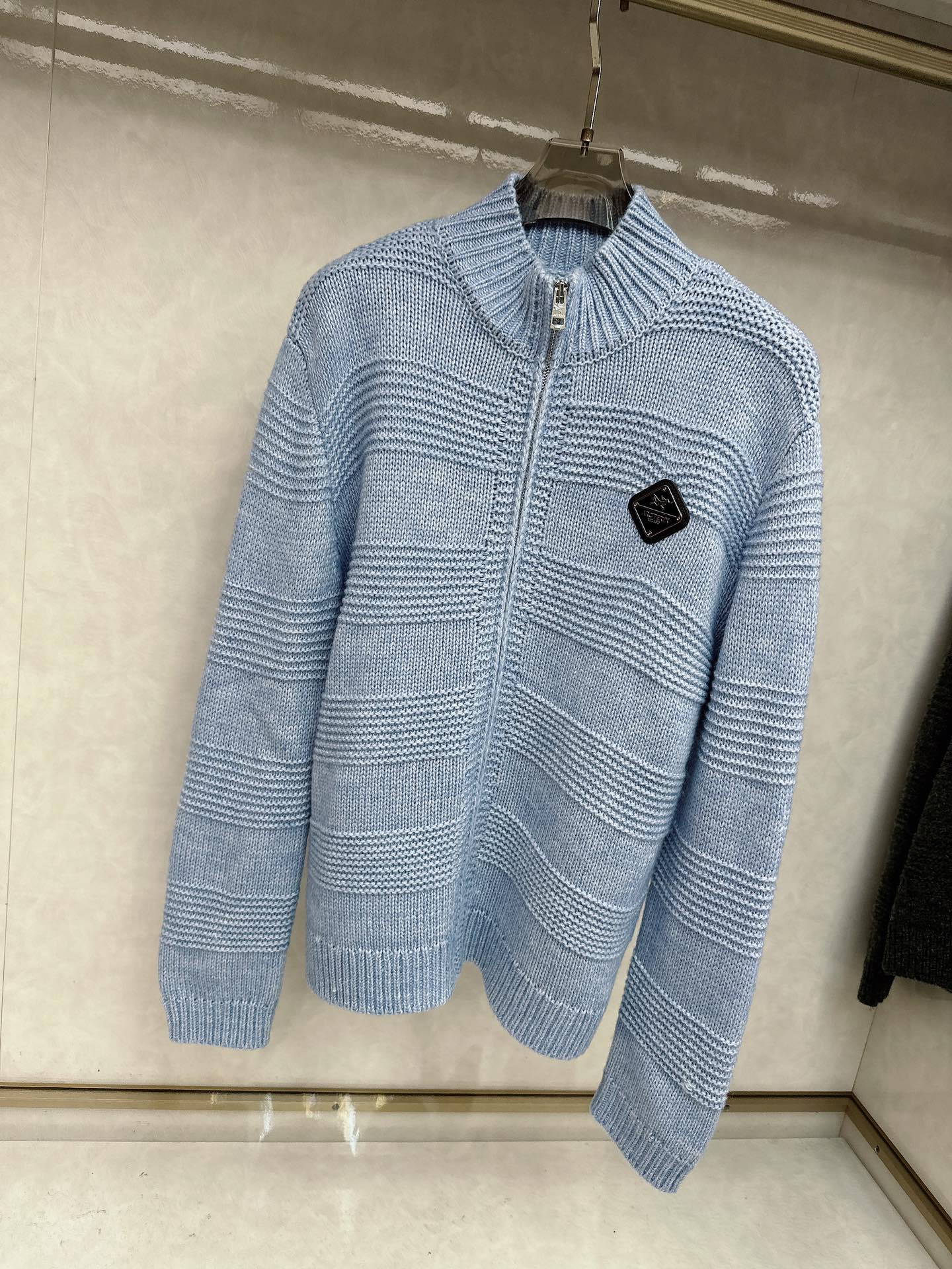 P360 始祖鸟 25ss秋冬【新品】最新最顶级羊毛针织衫 ！，精致配色融合新款潮套头衫，最顶级的品质在售，顶级制作工艺进口面料，款独特设计，采用进口高端订制进口丝线手感一流！官网在售。
码数:M-3XL