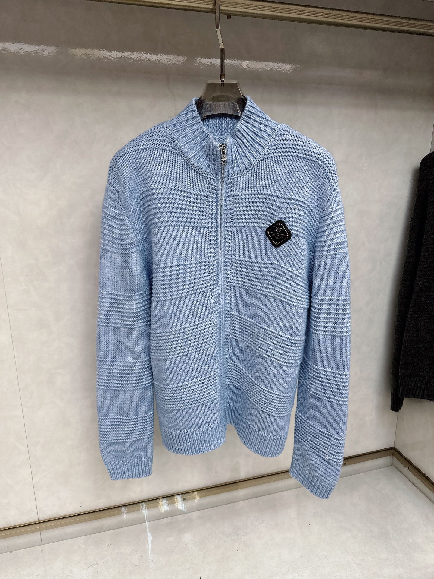 P360 始祖鸟 25ss秋冬【新品】最新最顶级羊毛针织衫 ！，精致配色融合新款潮套头衫，最顶级的品质在售，顶级制作工艺进口面料，款独特设计，采用进口高端订制进口丝线手感一流！官网在售。
码数:M-3XL