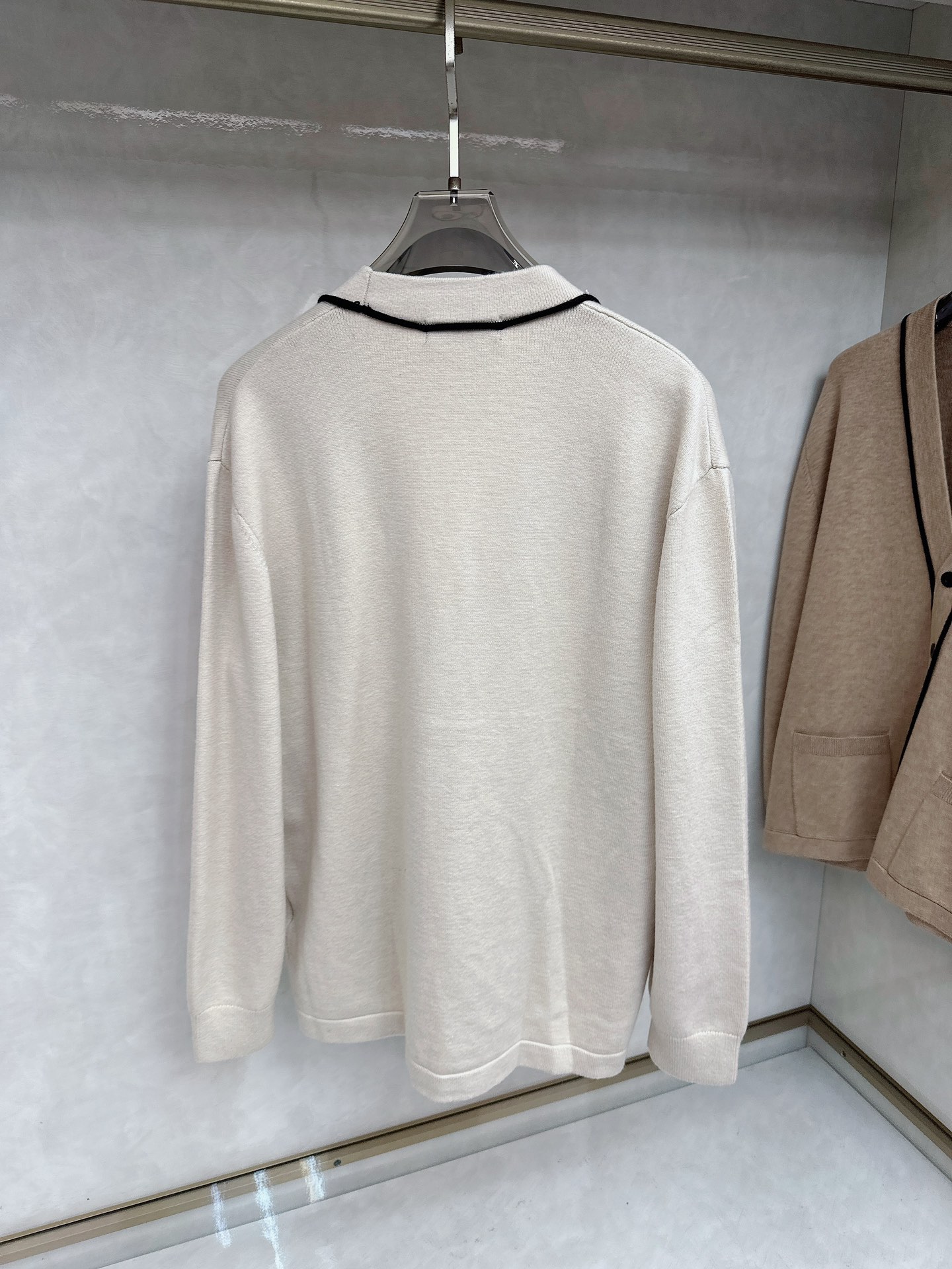 lp🆕 LoroPiana 羊绒针织毛衣开衫，100％顶级羊绒面料，奢级纤维带来云朵般柔糯触感，贴身穿也