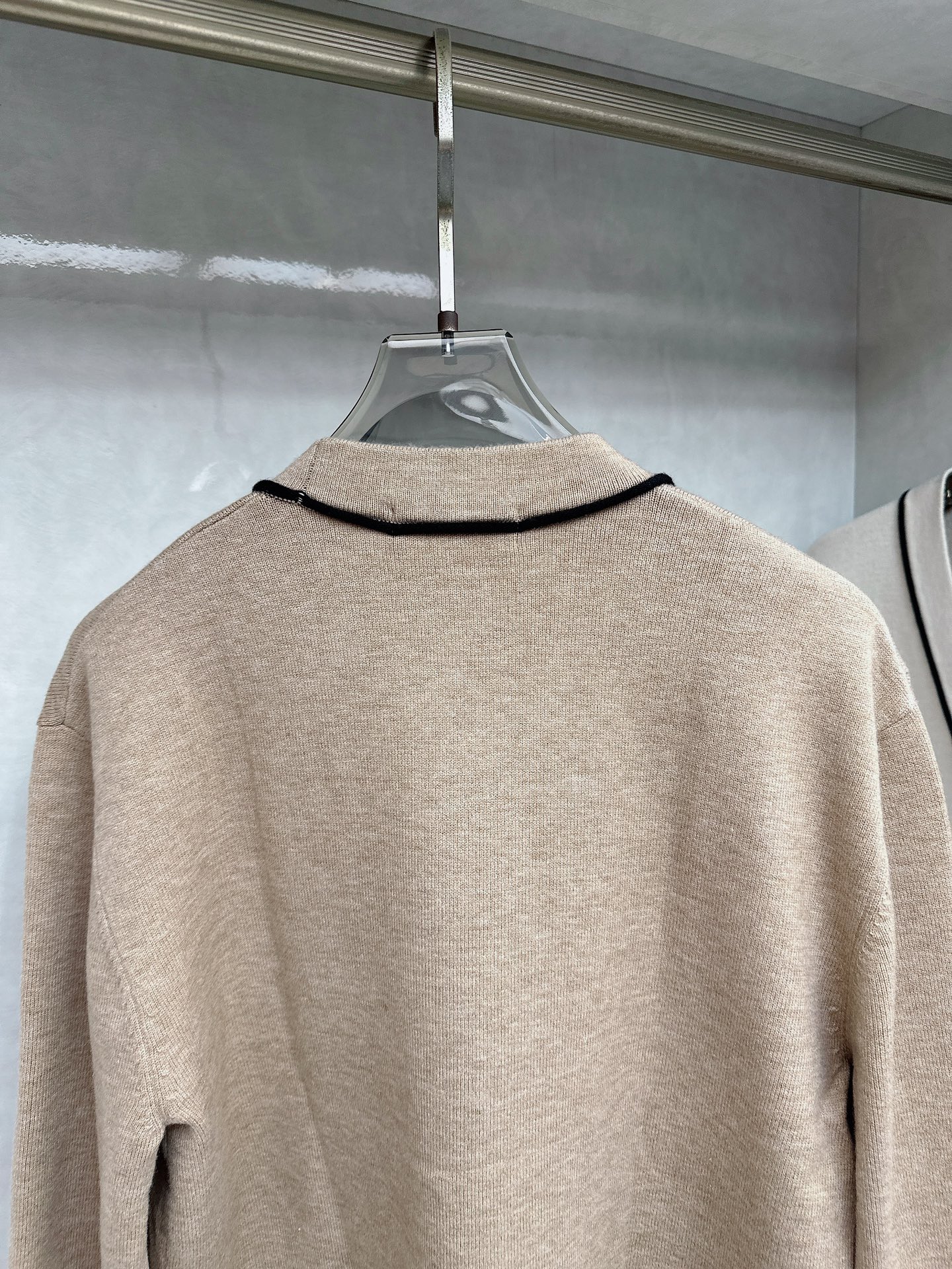 lp🆕 LoroPiana 羊绒针织毛衣开衫，100％顶级羊绒面料，奢级纤维带来云朵般柔糯触感，贴身穿也