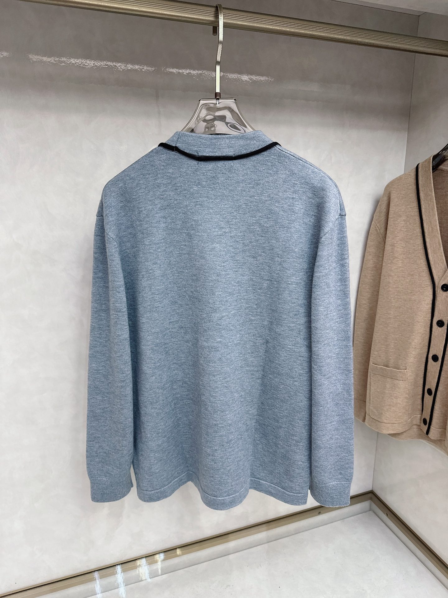 lp🆕 LoroPiana 羊绒针织毛衣开衫，100％顶级羊绒面料，奢级纤维带来云朵般柔糯触感，贴身穿也