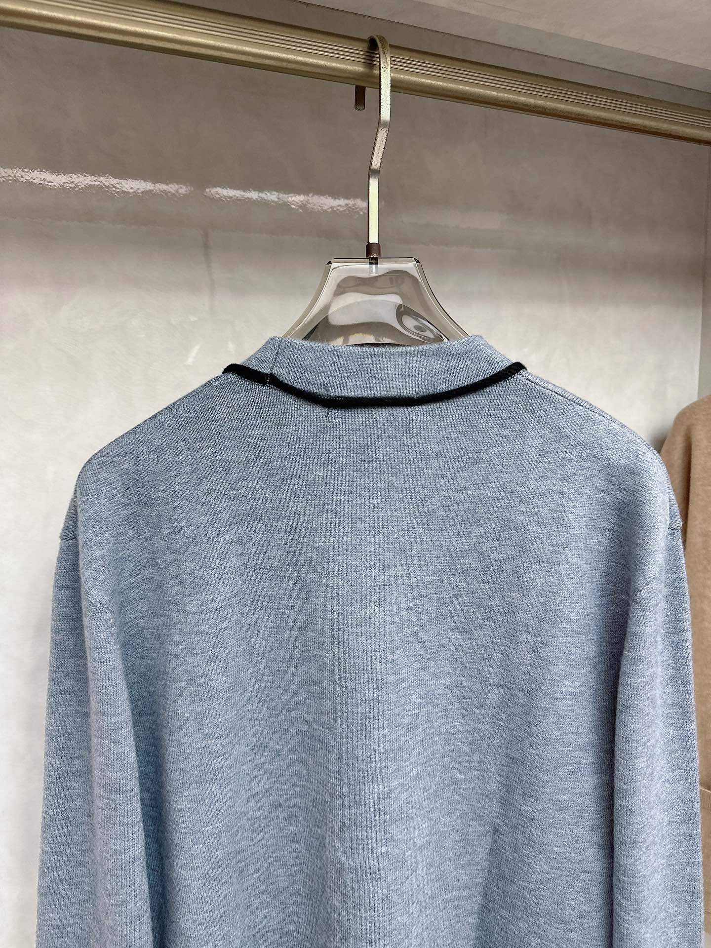 lp🆕 LoroPiana 羊绒针织毛衣开衫，100％顶级羊绒面料，奢级纤维带来云朵般柔糯触感，贴身穿也