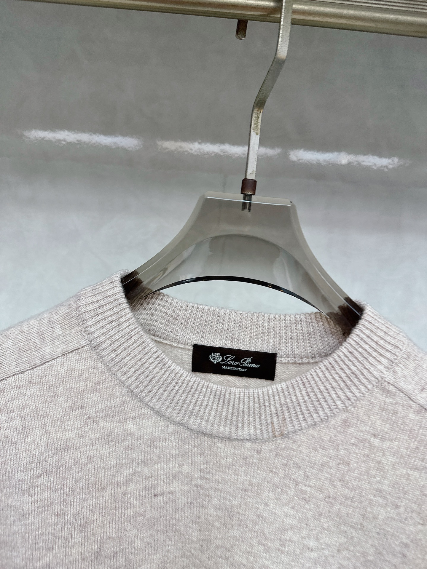 lp🆕 男士圆领羊毛衫，圆领设计简约经典，而且作为时尚界的“万能公式”，圆领T恤与任何下装搭配都毫无违和