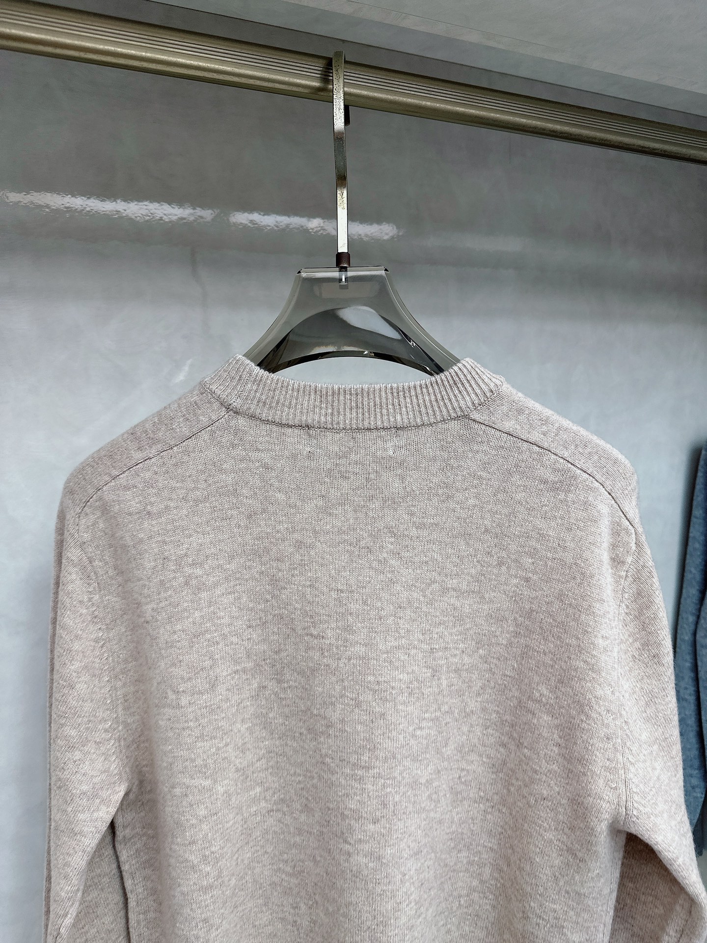 lp🆕 男士圆领羊毛衫，圆领设计简约经典，而且作为时尚界的“万能公式”，圆领T恤与任何下装搭配都毫无违和