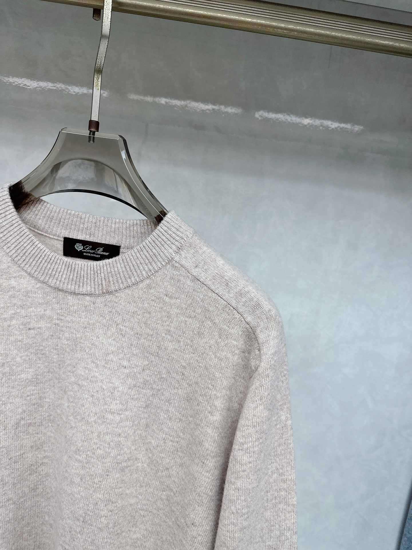 lp🆕 男士圆领羊毛衫，圆领设计简约经典，而且作为时尚界的“万能公式”，圆领T恤与任何下装搭配都毫无违和