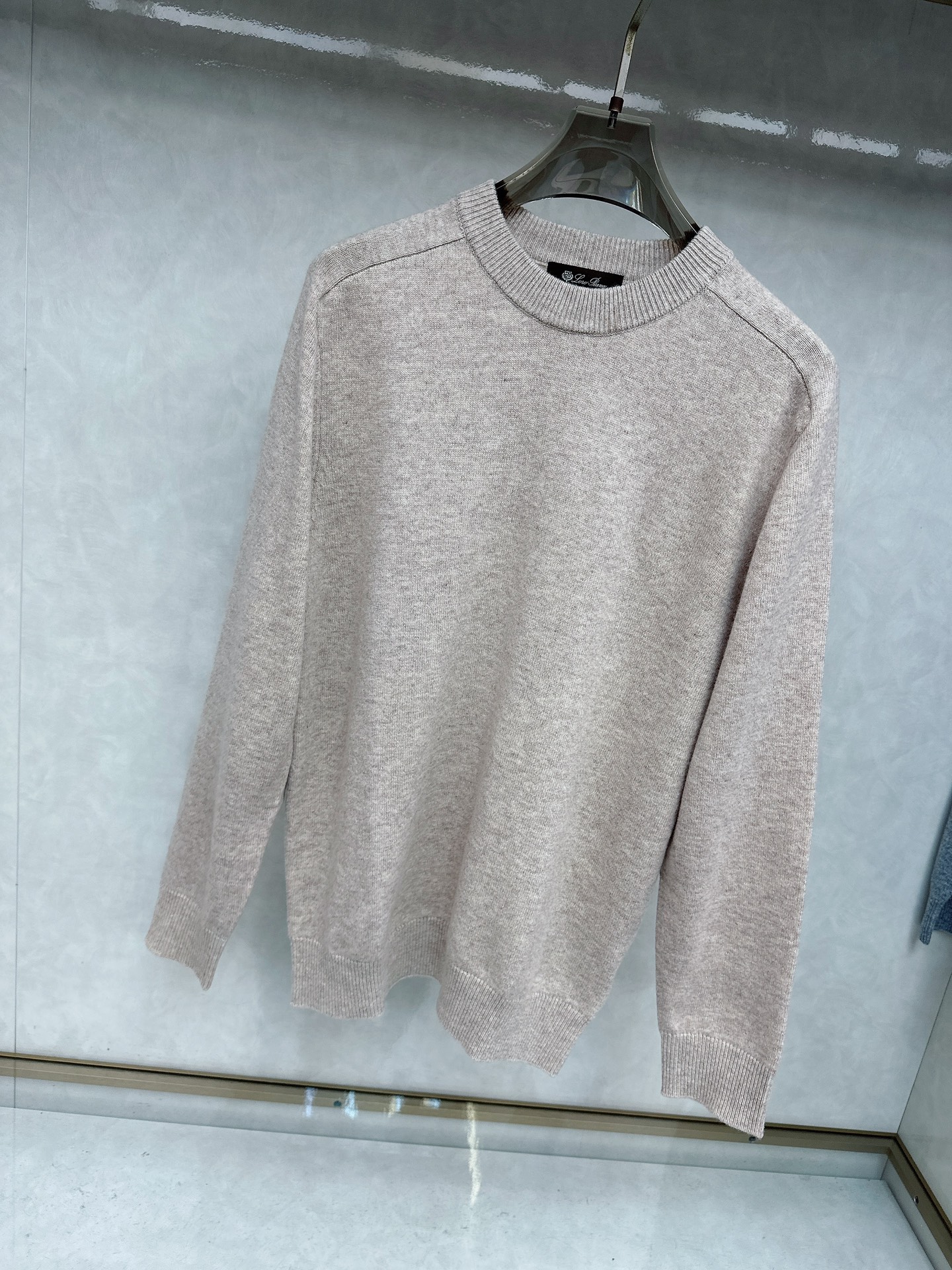 lp🆕 男士圆领羊毛衫，圆领设计简约经典，而且作为时尚界的“万能公式”，圆领T恤与任何下装搭配都毫无违和