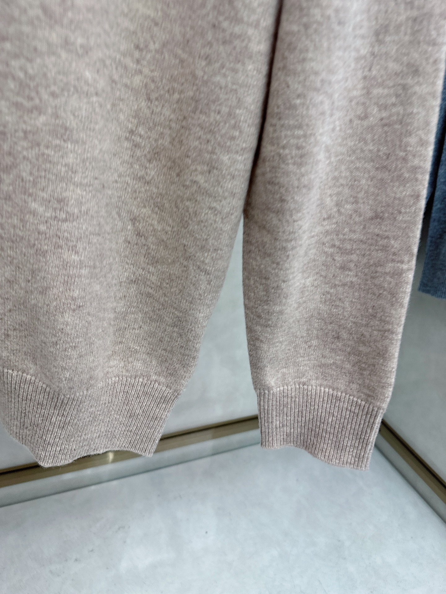 lp🆕 男士圆领羊毛衫，圆领设计简约经典，而且作为时尚界的“万能公式”，圆领T恤与任何下装搭配都毫无违和