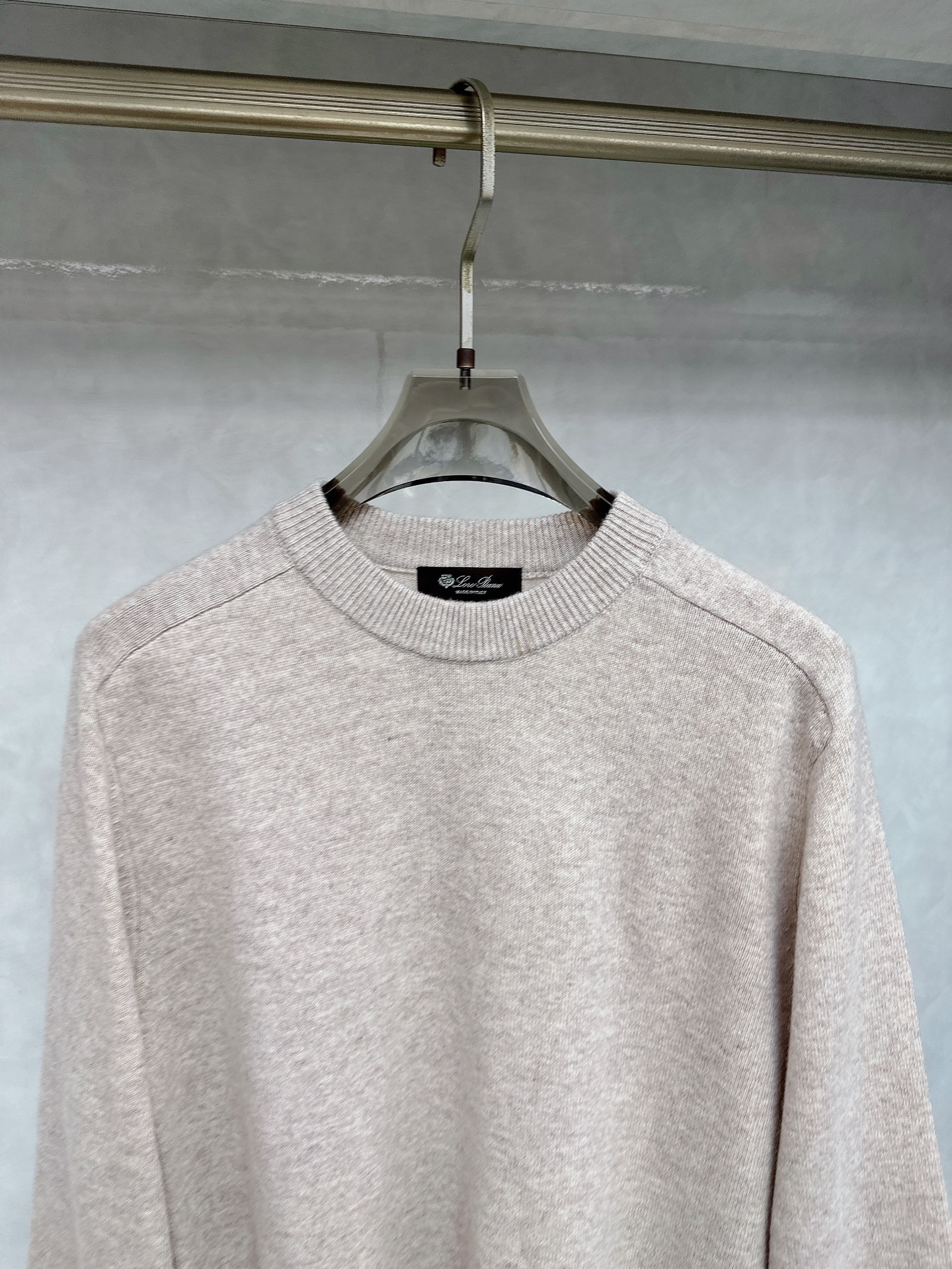 lp🆕 男士圆领羊毛衫，圆领设计简约经典，而且作为时尚界的“万能公式”，圆领T恤与任何下装搭配都毫无违和