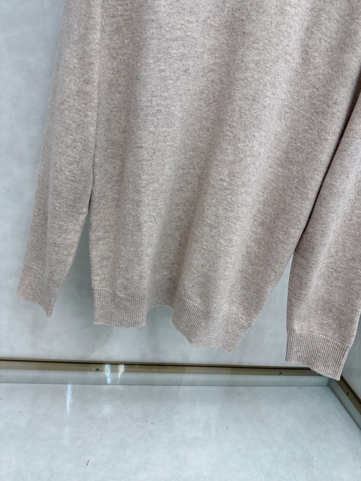 lp🆕 男士圆领羊毛衫，圆领设计简约经典，而且作为时尚界的“万能公式”，圆领T恤与任何下装搭配都毫无违和